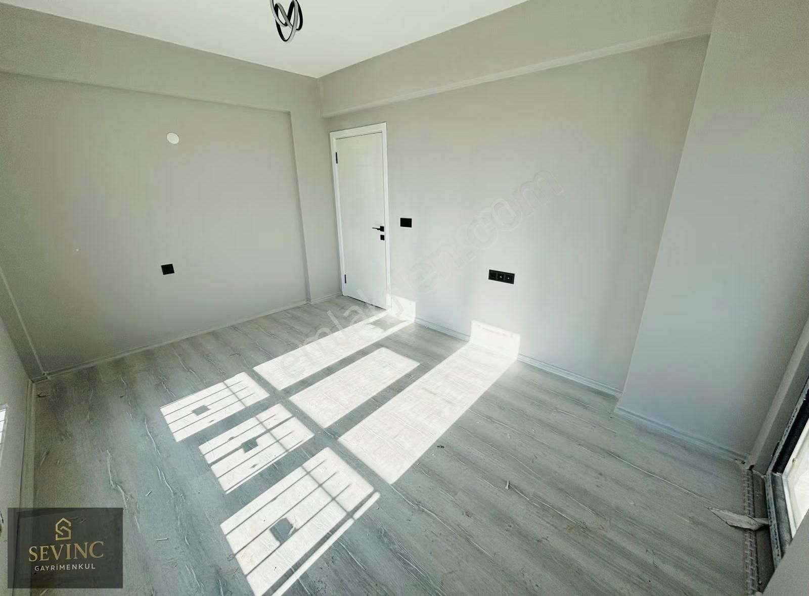 Sevinç'ten Hastane Ve Üniversite Karşısı Çift Balkonlu 2+0 Daire - Görsel 23