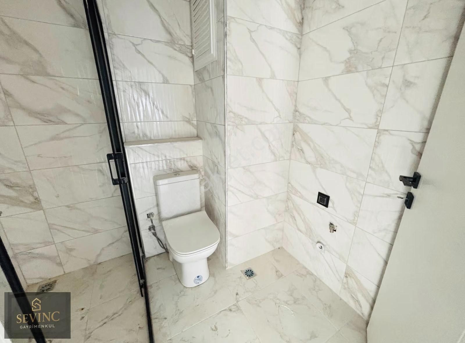 Sevinç'ten Hastane Ve Üniversite Karşısı Çift Balkonlu 2+0 Daire - Görsel 12