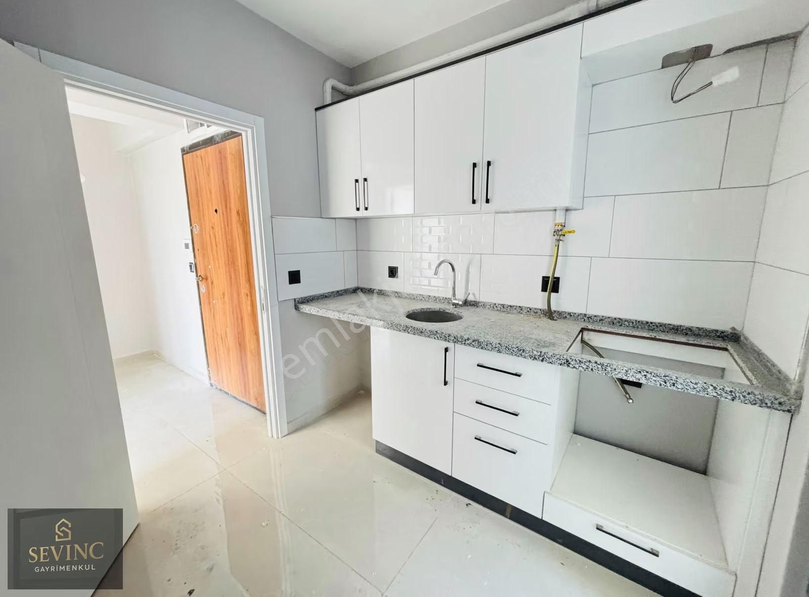 Sevinç'ten Hastane Ve Üniversite Karşısı Çift Balkonlu 2+0 Daire - Görsel 13