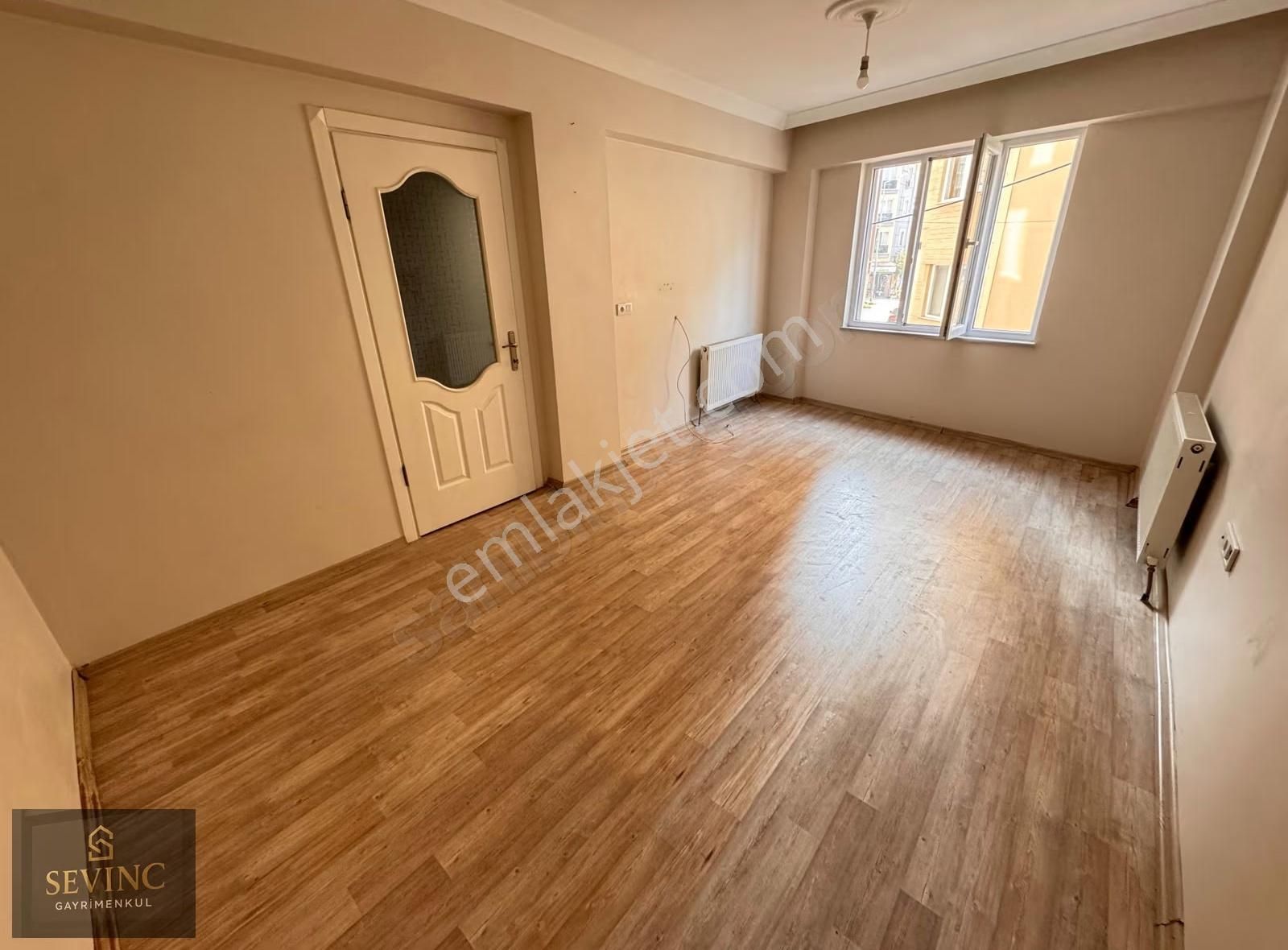 Sevinç'ten Hürriyet Parkında Cumartesi Pazarına Yakın 2+1 90m²