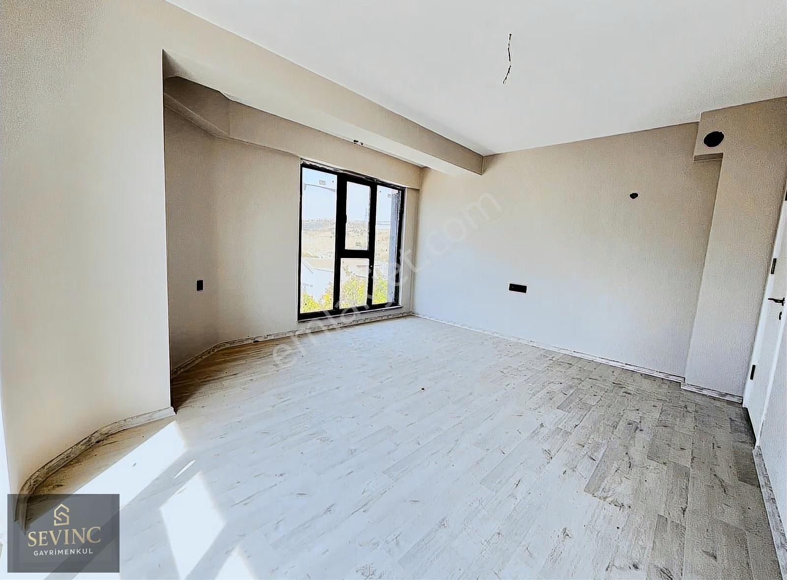 Sevinç'ten Yeni Mahallede Geniş Kullanım Alanlı 2+0 - Görsel 34