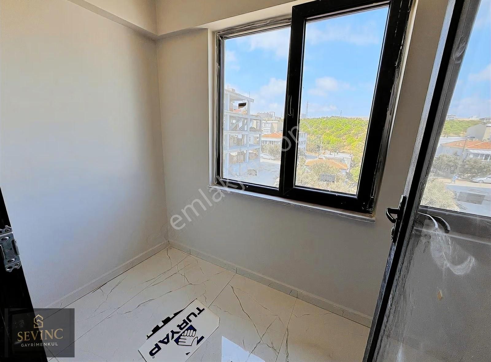 Sevinç'ten Yeni Mahallede Geniş Kullanım Alanlı 2+0 - Görsel 16