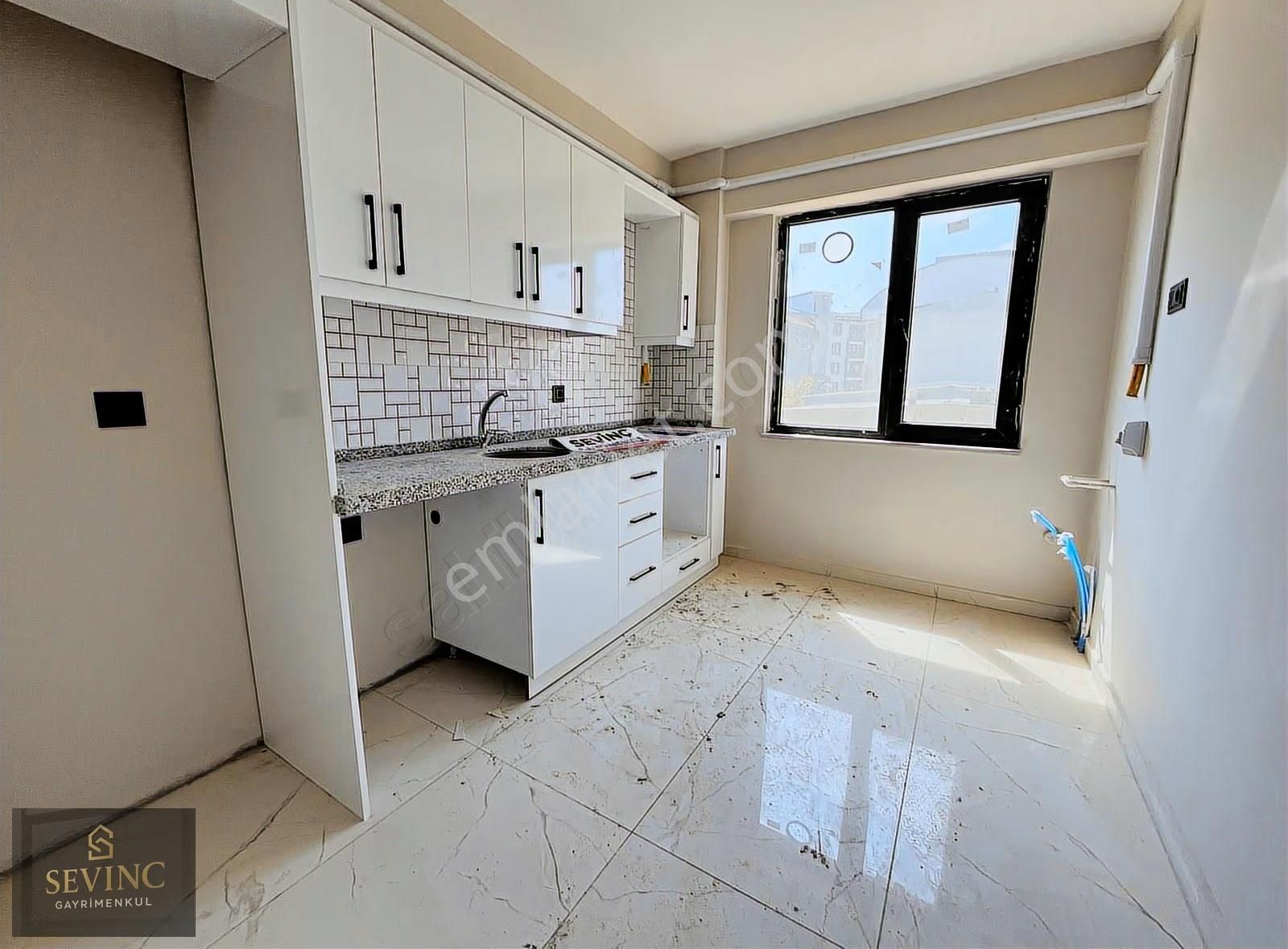 Sevinç'ten Yeni Mahallede Geniş Kullanım Alanlı 2+0 - Görsel 33