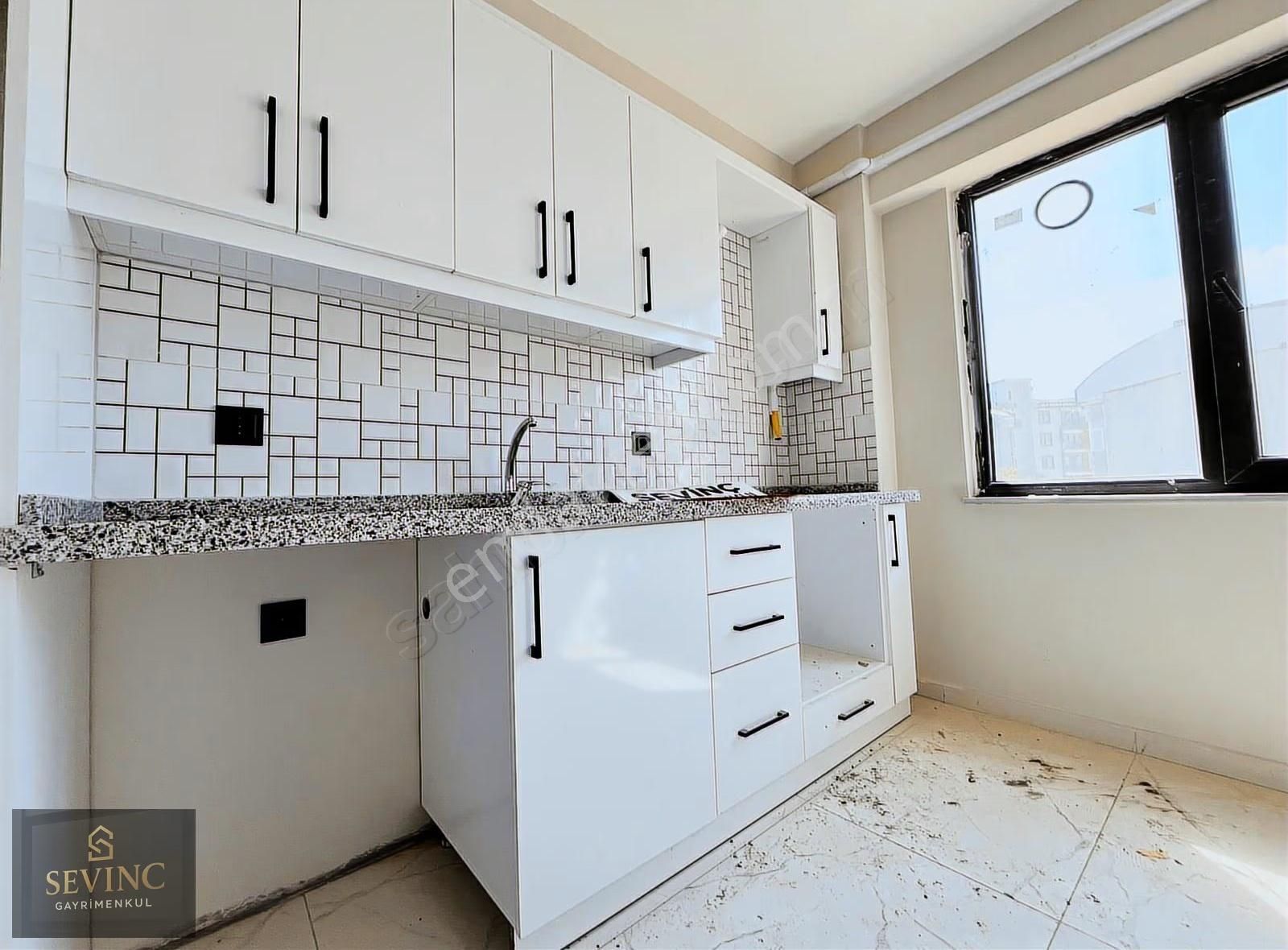 Sevinç'ten Yeni Mahallede Geniş Kullanım Alanlı 2+0 - Görsel 29