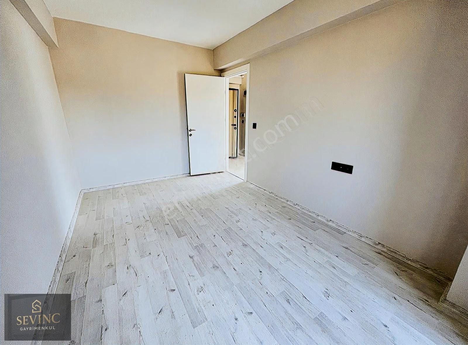 Sevinç'ten Yeni Mahallede Geniş Kullanım Alanlı 2+0 - Görsel 35