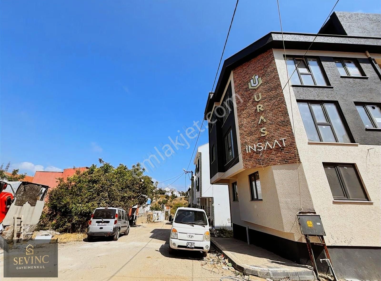 Sevinç'ten Yeni Mahallede Geniş Kullanım Alanlı 2+0 - Görsel 13