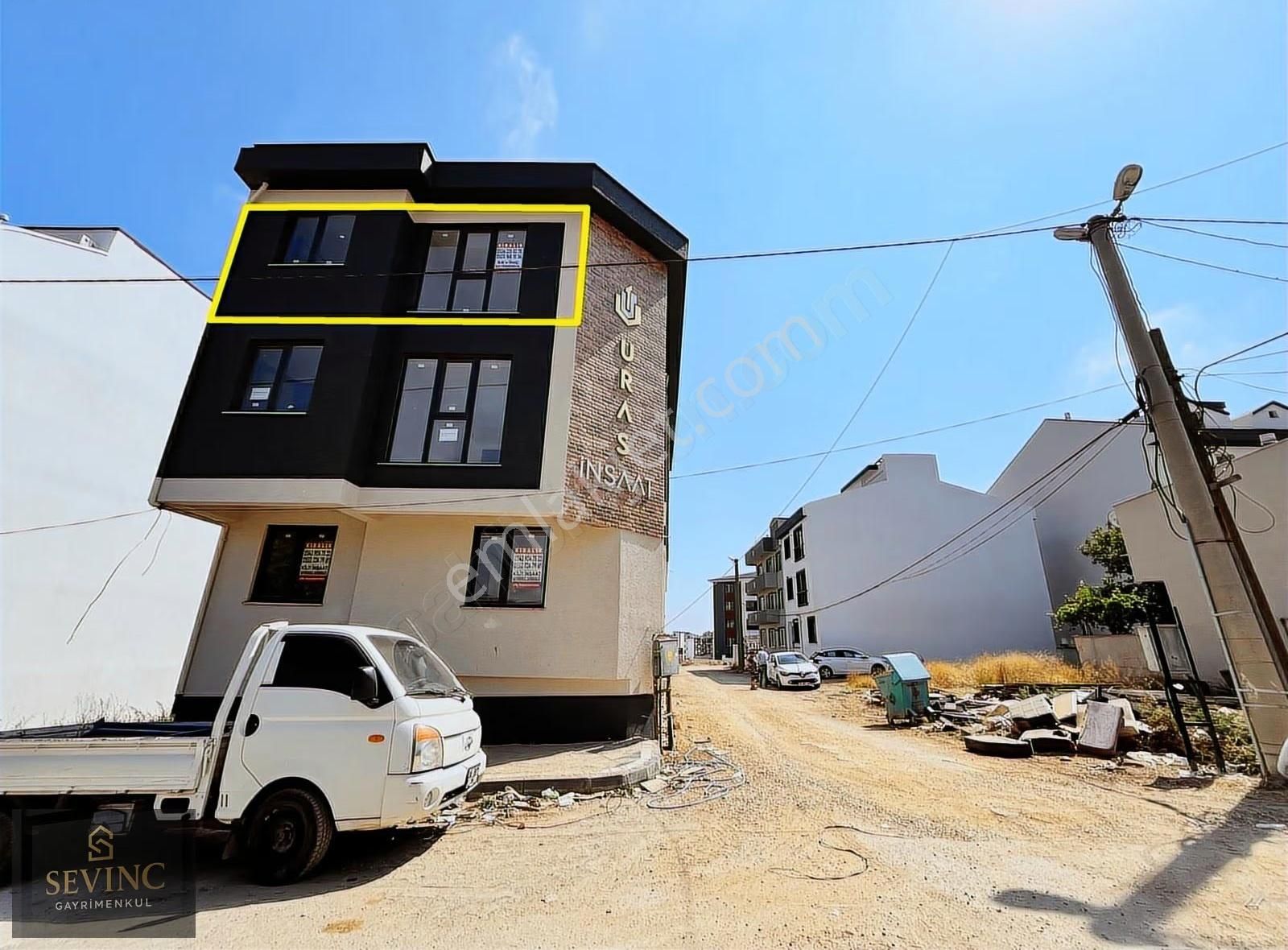 Sevinç'ten Yeni Mahallede Geniş Kullanım Alanlı 2+0 - Görsel 25
