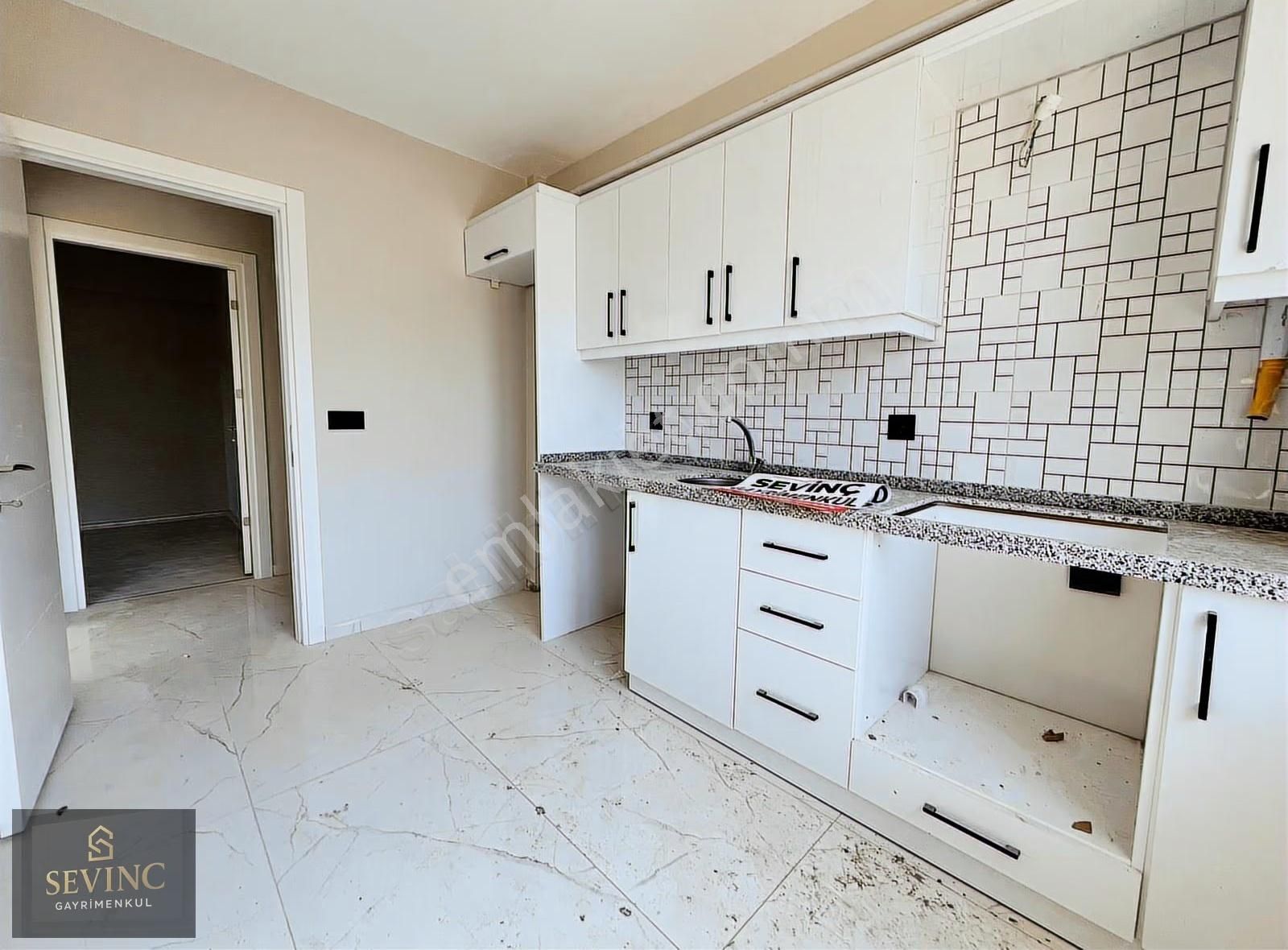 Sevinç'ten Yeni Mahallede Geniş Kullanım Alanlı 2+0 - Görsel 6