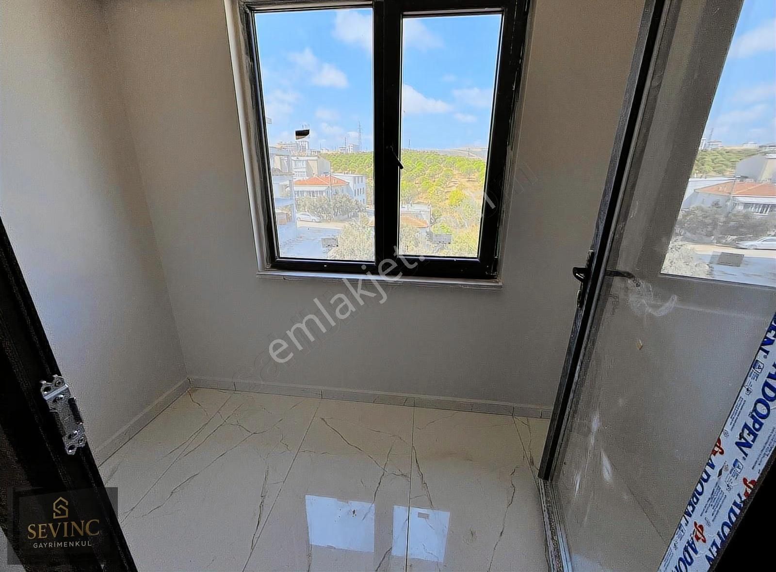 Sevinç'ten Yeni Mahallede Geniş Kullanım Alanlı 2+0 - Görsel 21