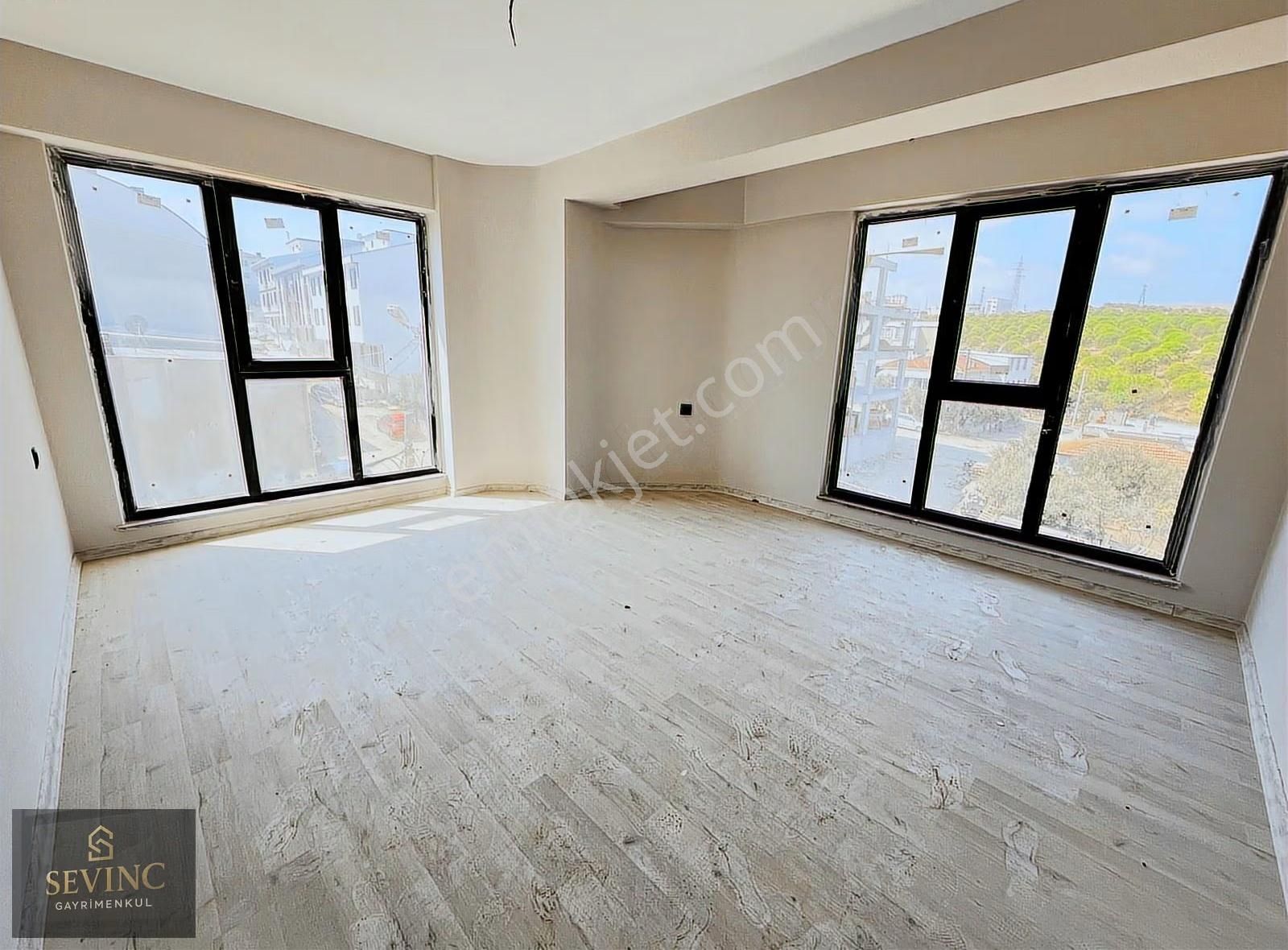 Sevinç'ten Yeni Mahallede Geniş Kullanım Alanlı 2+0