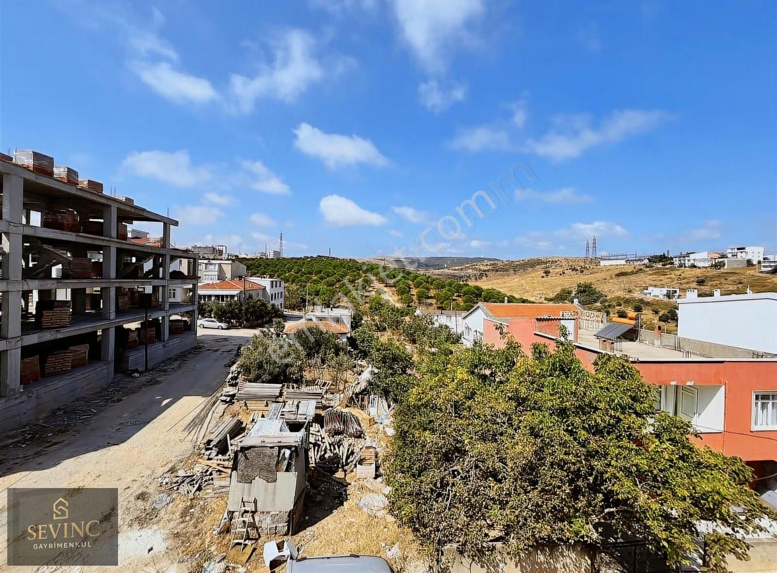 Sevinç'ten Yeni Mahallede Geniş Kullanım Alanlı 2+0 - Görsel 20