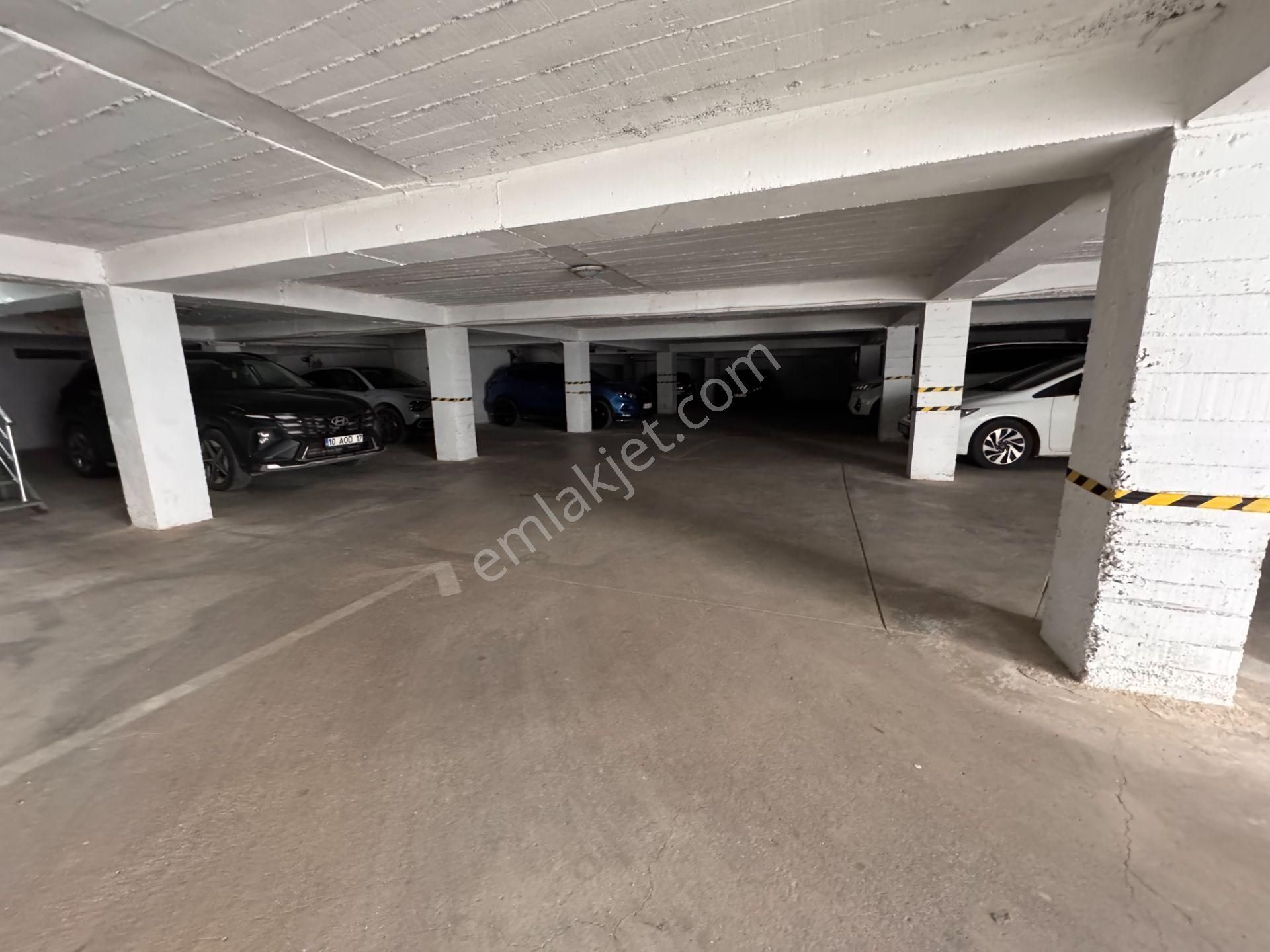 Sevinç'ten Havuzlu Bahçe Konaklarında 3+1 125m² Satılık Daire - Görsel 31