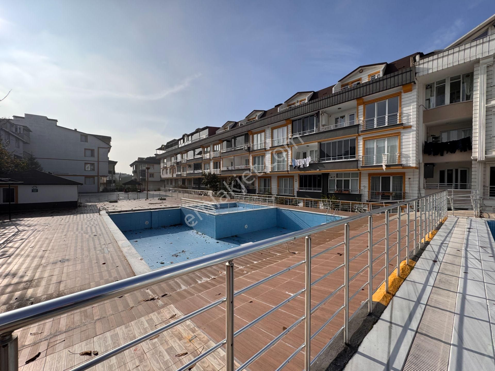 Sevinç'ten Havuzlu Bahçe Konaklarında 3+1 125m² Satılık Daire - Görsel 26