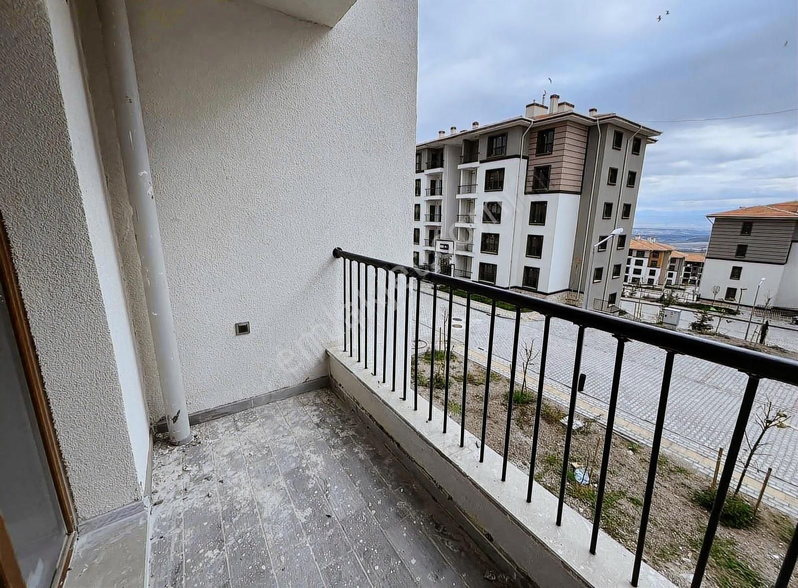 Gaziosmanpaşa Tokilerde Kiralık Arakat Sıfır 2+1 Daire - Görsel 2