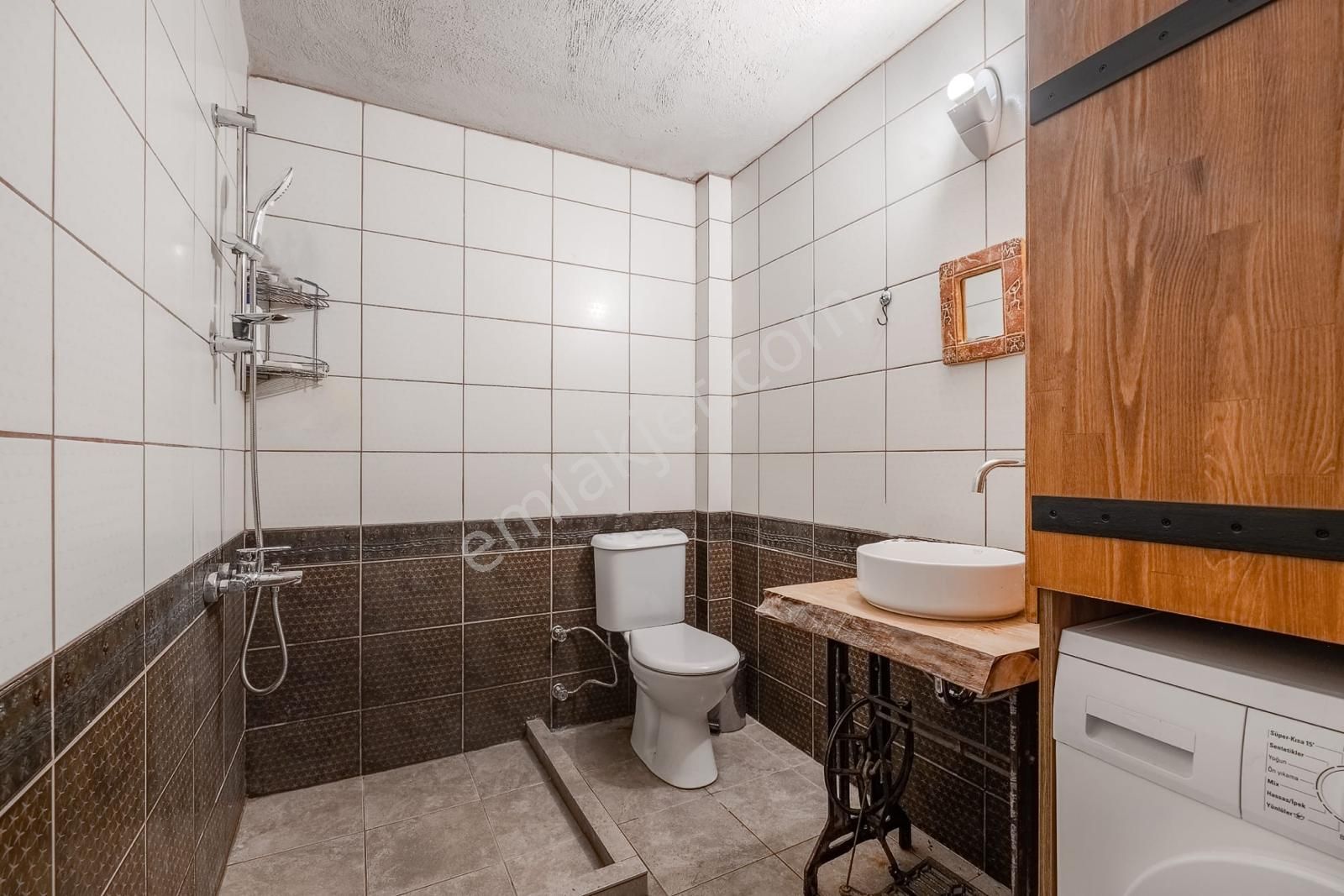 Ayvalık Merkez'de Restorasyonlu Loft Tarzı Asma Katlı 2+1 Taş Rum Evi - Görsel 16