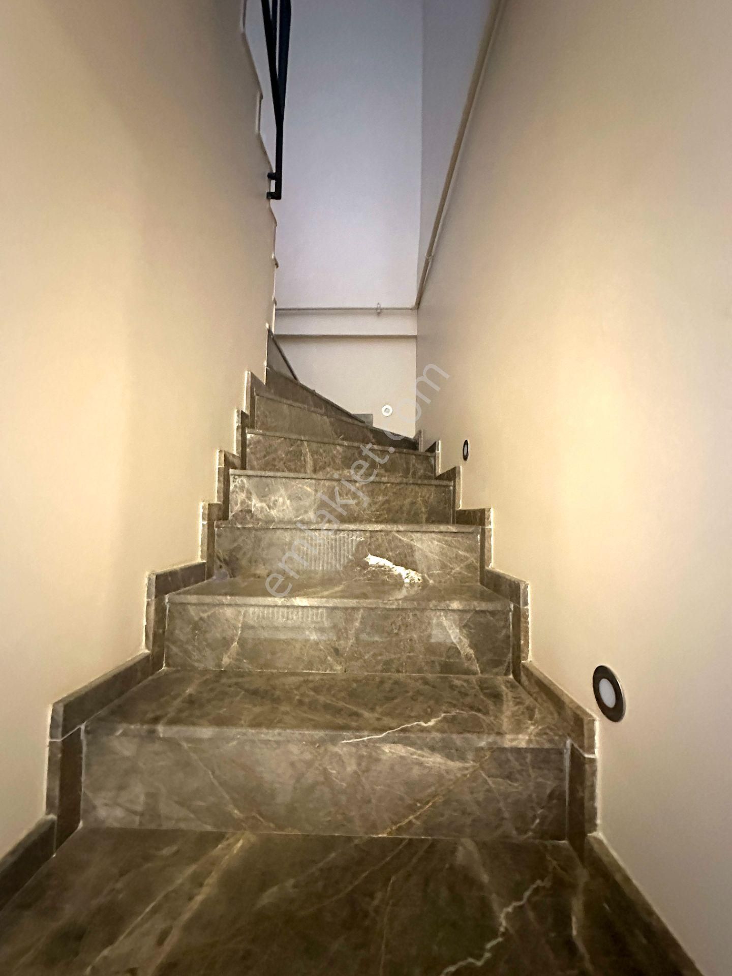 Bostanlı'da Teraslı Çok Geniş Satılık Lüks Dubleks Boş Daire - Görsel 18