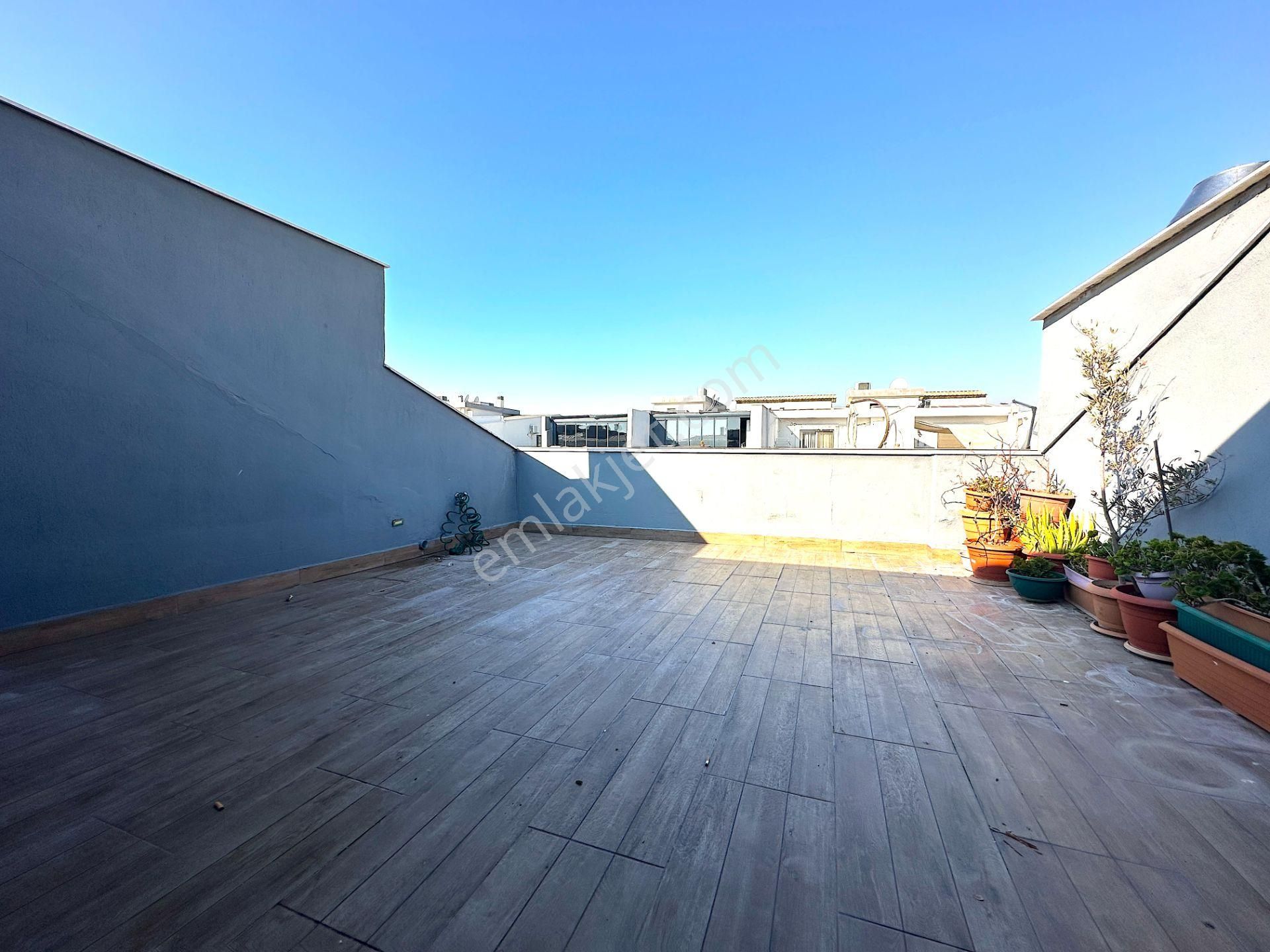 Bostanlı'da Teraslı Çok Geniş Satılık Lüks Dubleks Boş Daire - Görsel 22