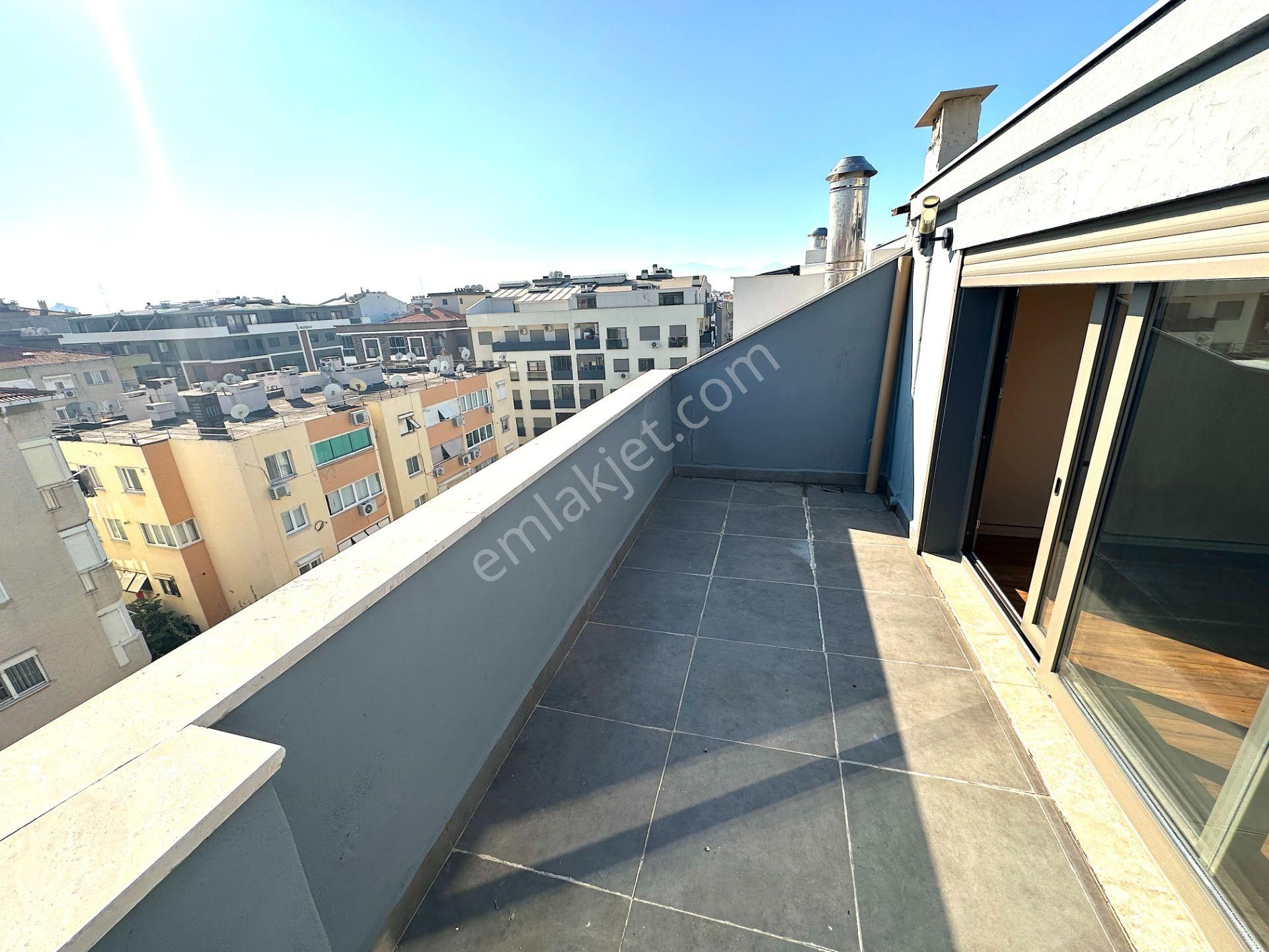 Bostanlı'da Teraslı Çok Geniş Satılık Lüks Dubleks Boş Daire - Görsel 31