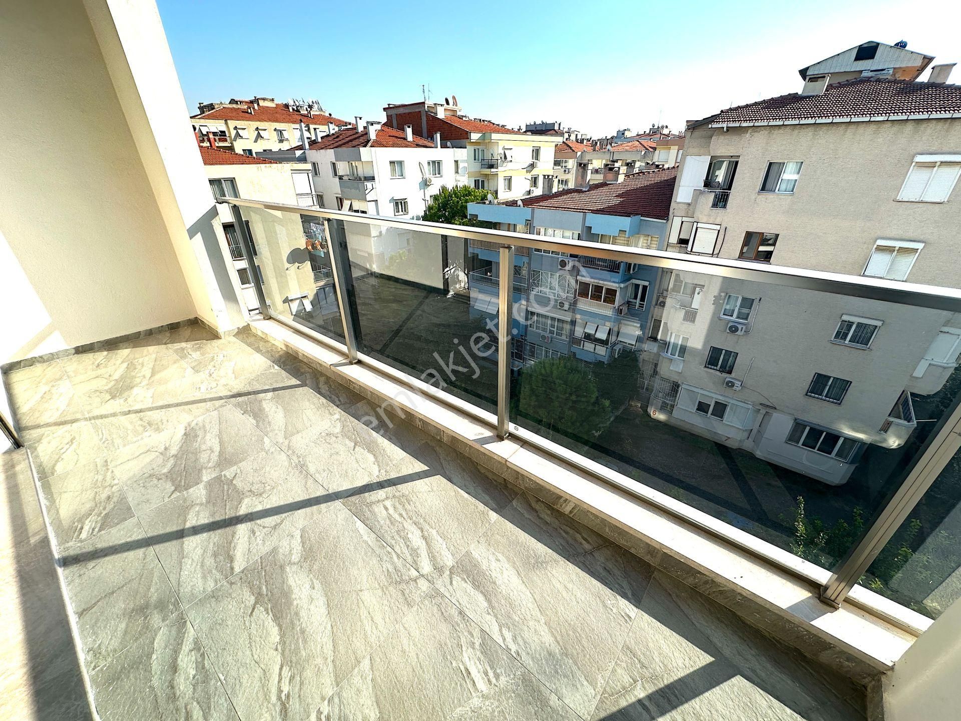 Bostanlı'da Teraslı Çok Geniş Satılık Lüks Dubleks Boş Daire - Görsel 16