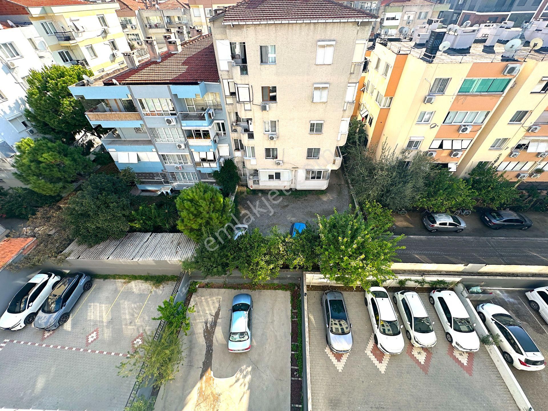 Bostanlı'da Teraslı Çok Geniş Satılık Lüks Dubleks Boş Daire - Görsel 32