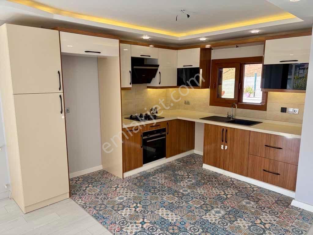 Deniz Manzaralı Ve Doğa İçinde Bakımlı Villa - Görsel 18