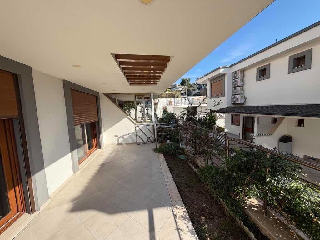 Deniz Manzaralı Ve Doğa İçinde Bakımlı Villa - Görsel 9