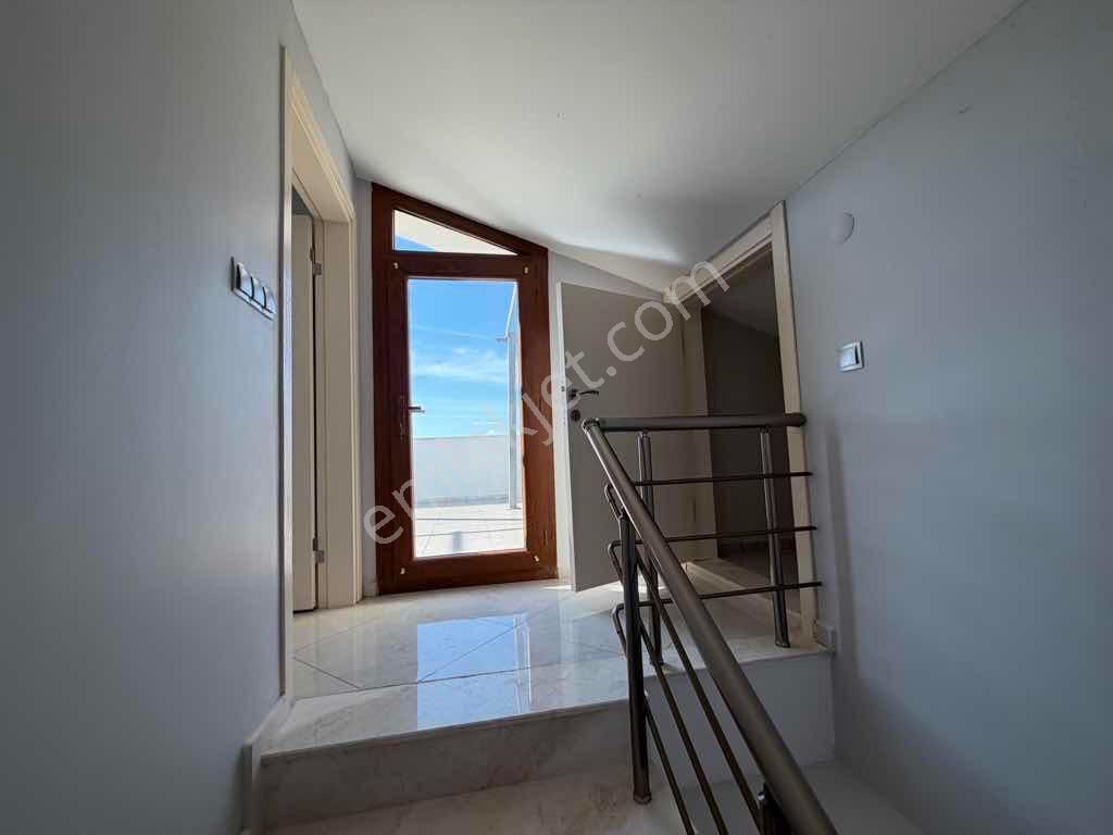 Deniz Manzaralı Ve Doğa İçinde Bakımlı Villa - Görsel 30