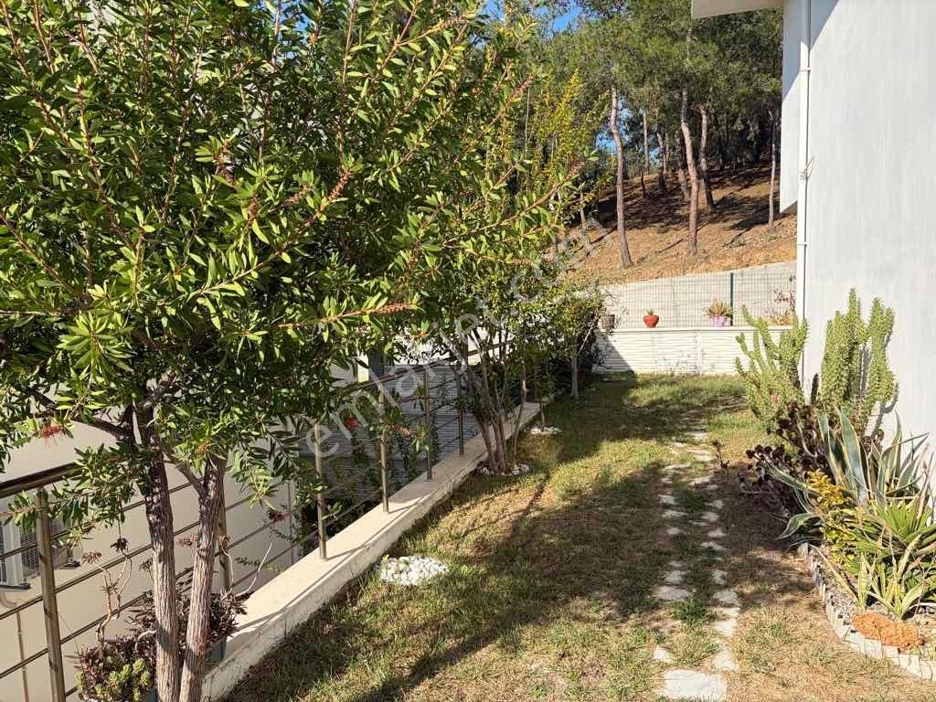 Deniz Manzaralı Ve Doğa İçinde Bakımlı Villa - Görsel 11