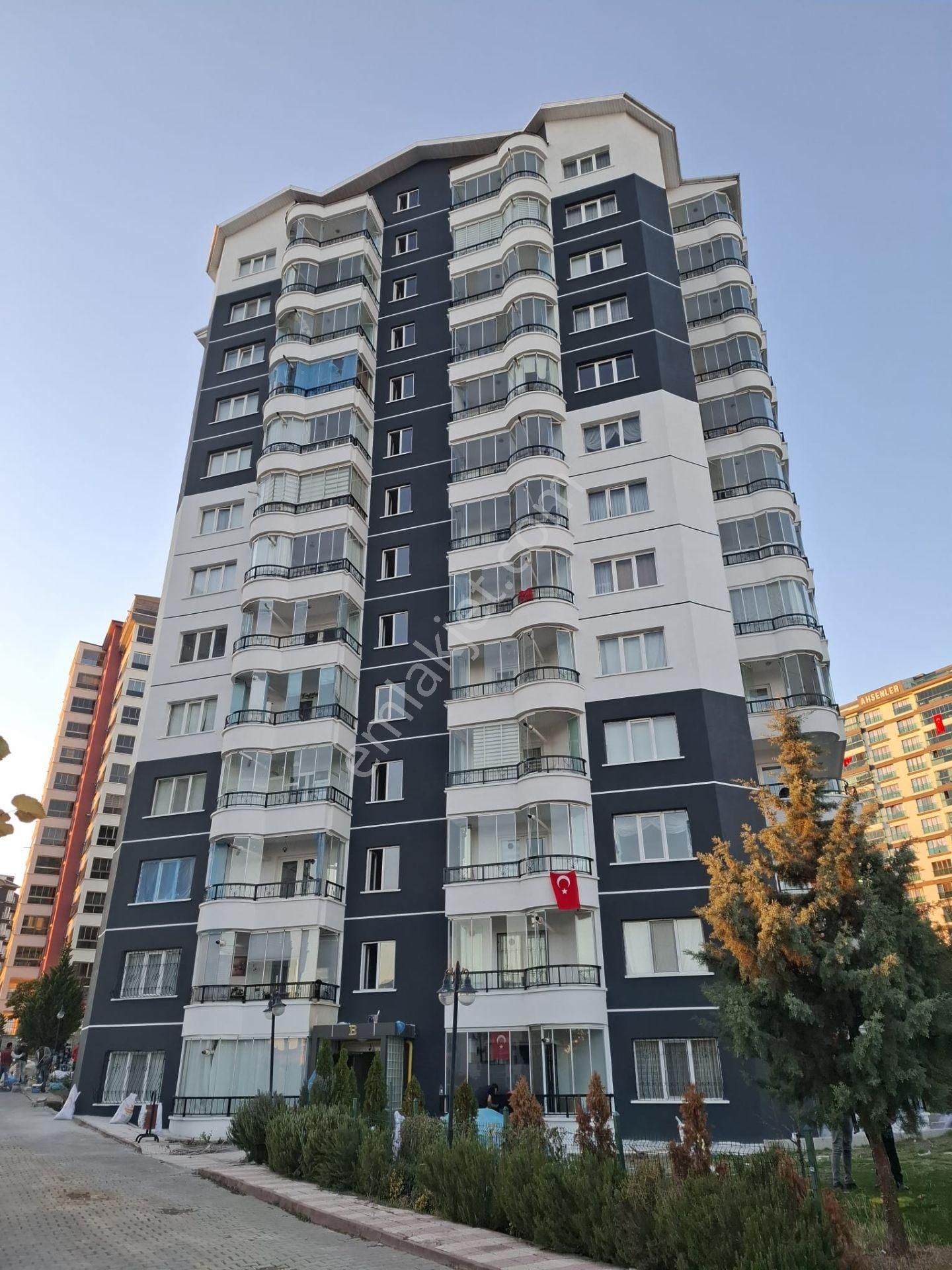 Y.mahalle Turgut Özal Mah. Ara Kat Merkezi Lokasyon Site İçi 3+1 Satılık Daire