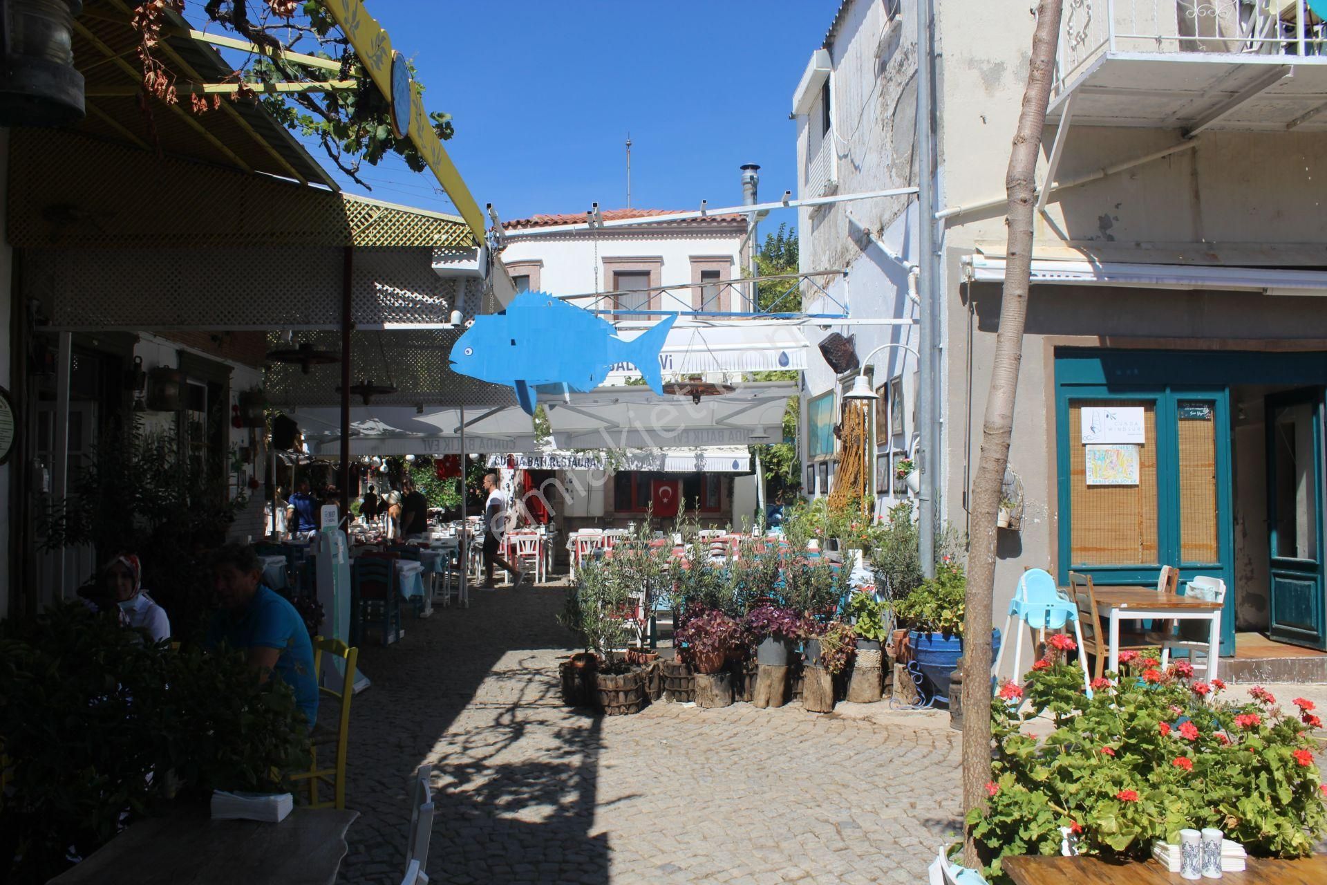 Cunda'da Ticari Faliyete Uygun Dükkanlar Ve Daire Taş Bina - Görsel 5