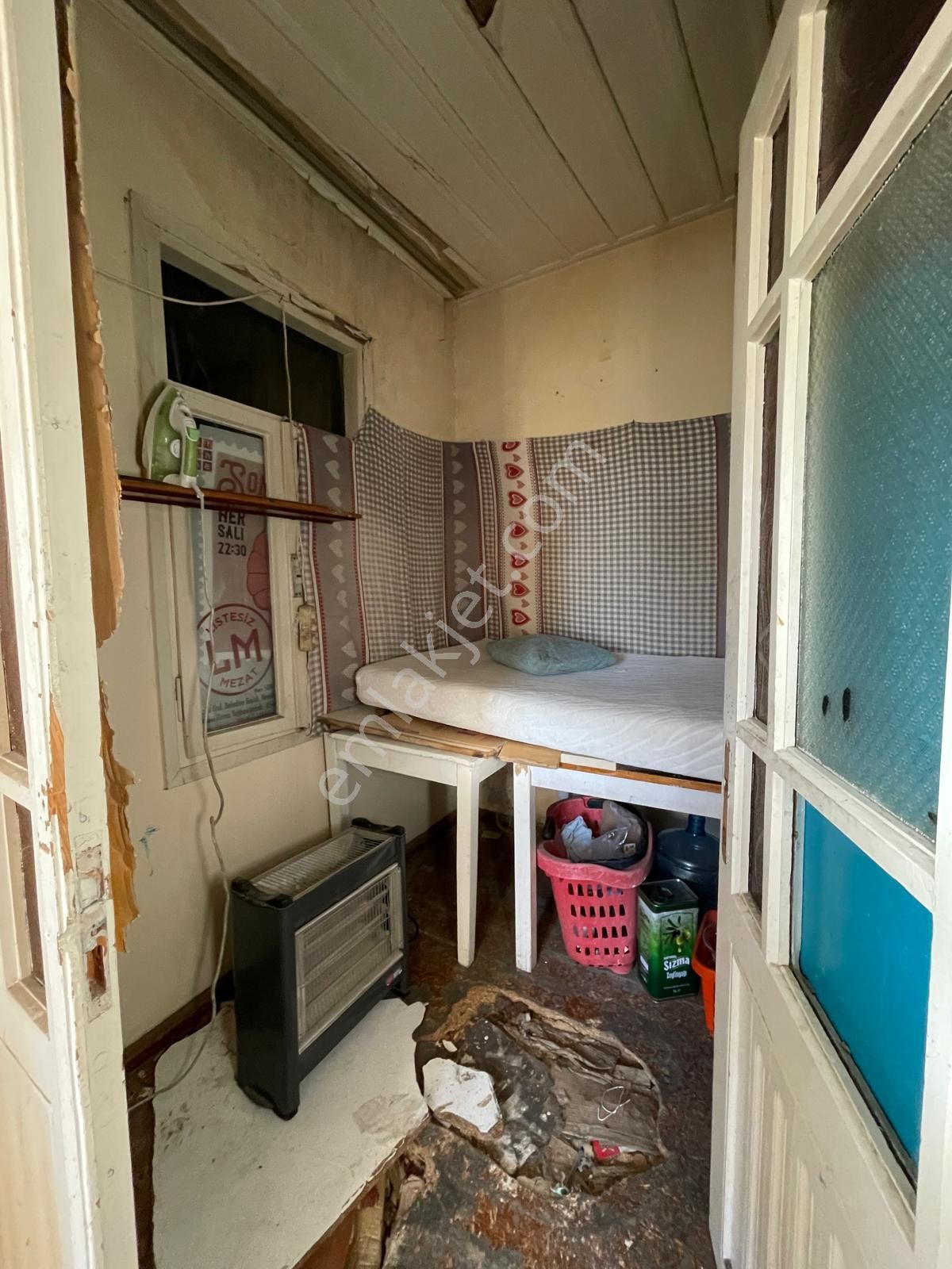 Cunda'da Ticari Faliyete Uygun Dükkanlar Ve Daire Taş Bina - Görsel 17