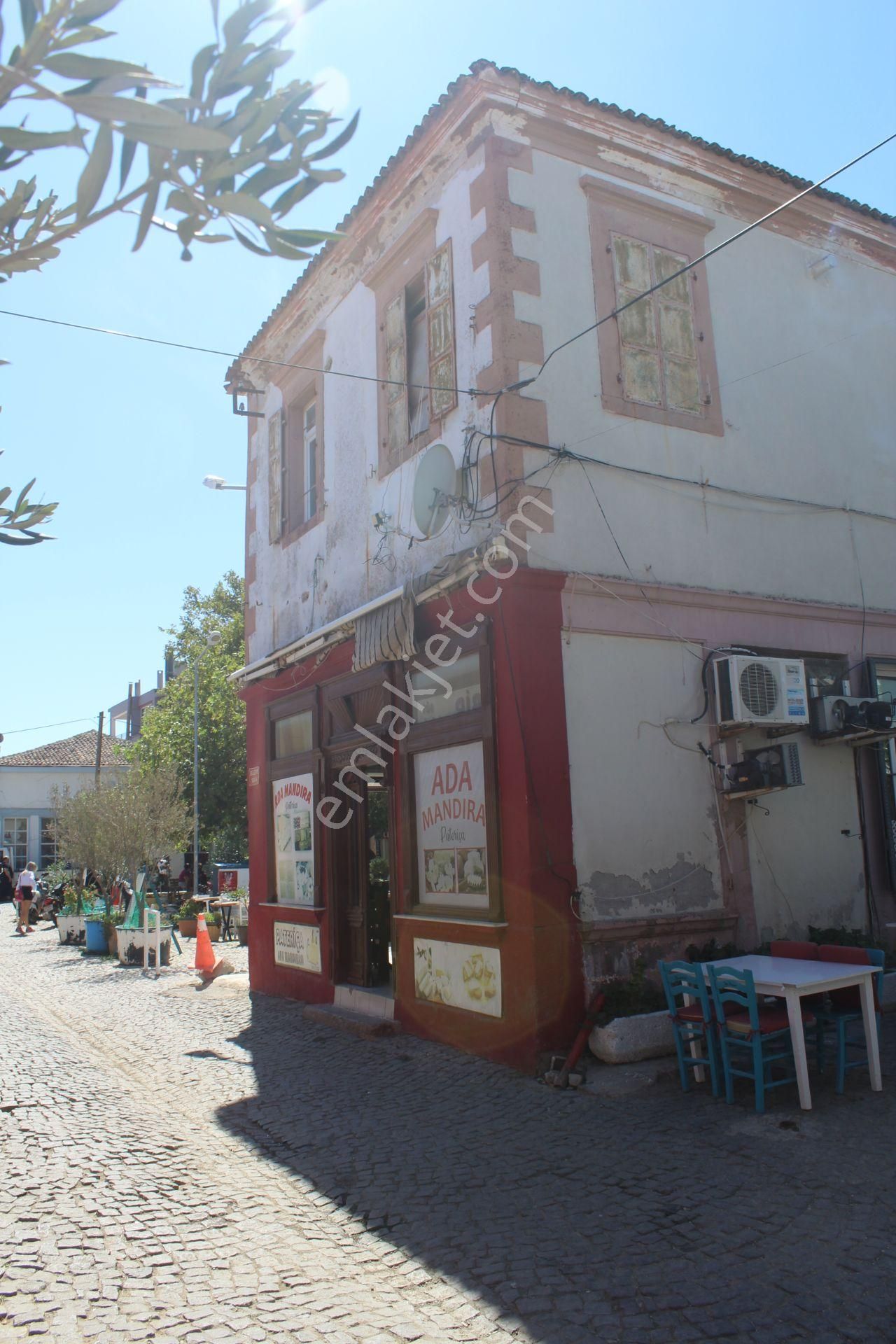 Cunda'da Ticari Faliyete Uygun Dükkanlar Ve Daire Taş Bina - Görsel 3