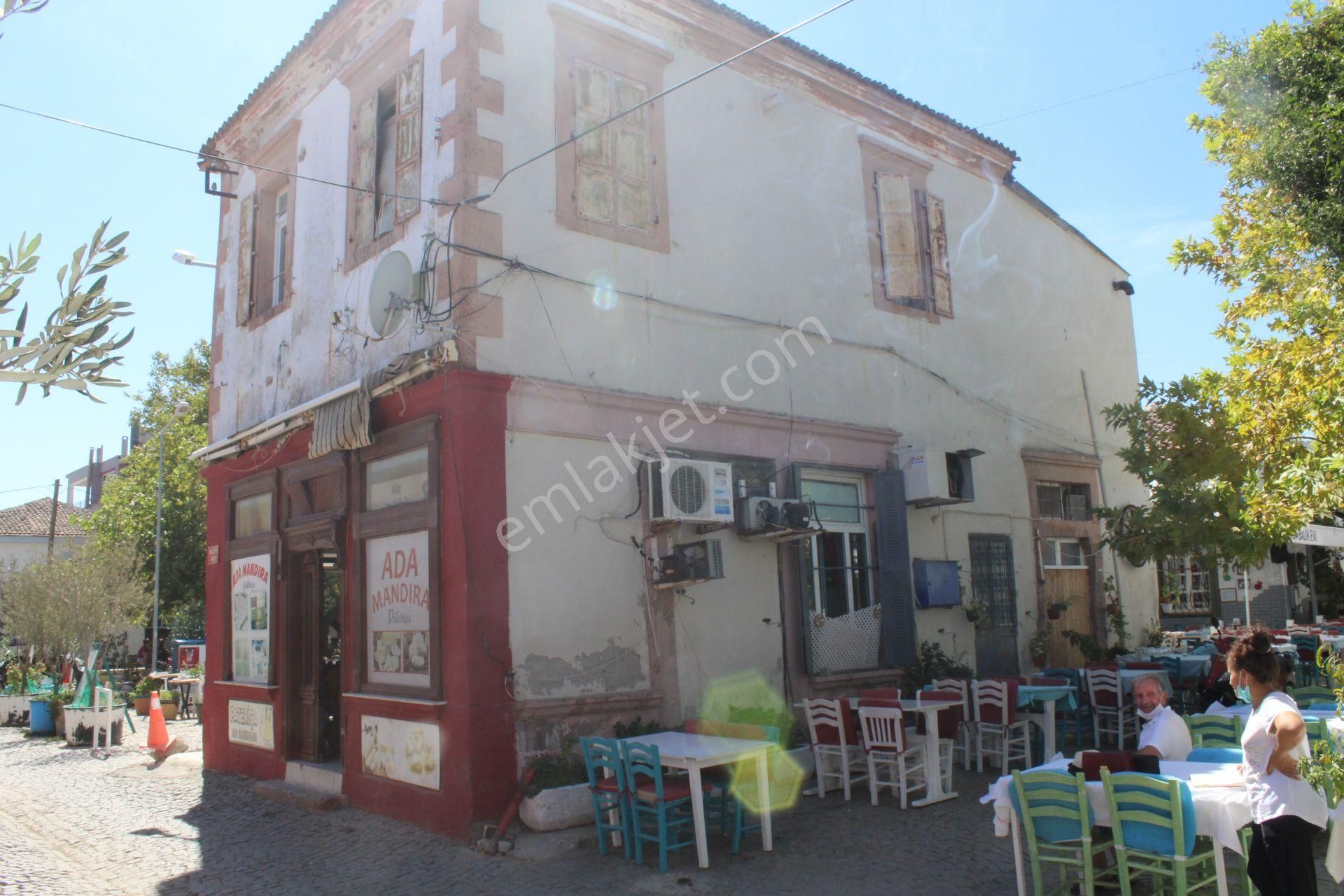 Cunda'da Ticari Faliyete Uygun Dükkanlar Ve Daire Taş Bina - Görsel 2