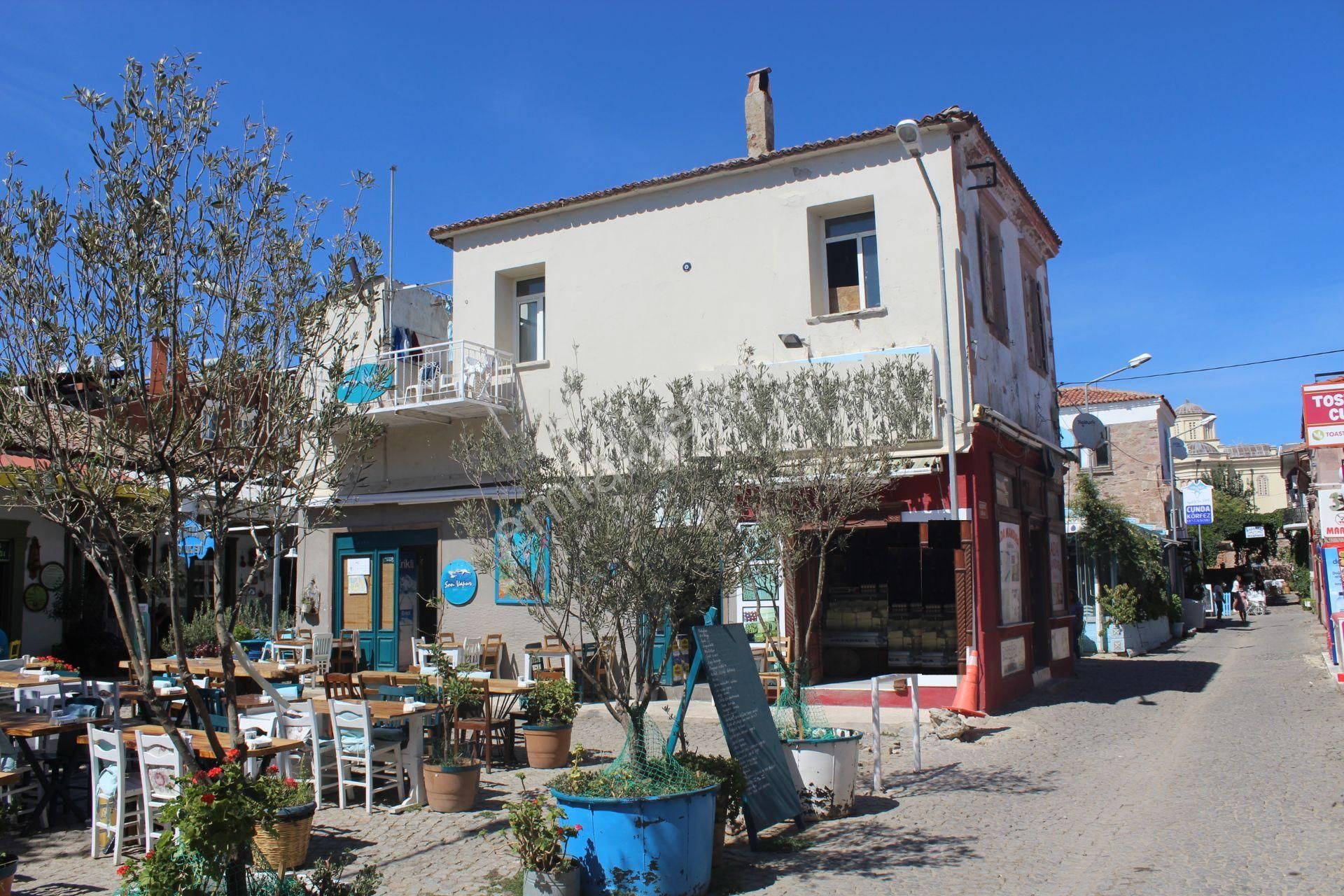 Cunda'da Ticari Faliyete Uygun Dükkanlar Ve Daire Taş Bina - Görsel 4