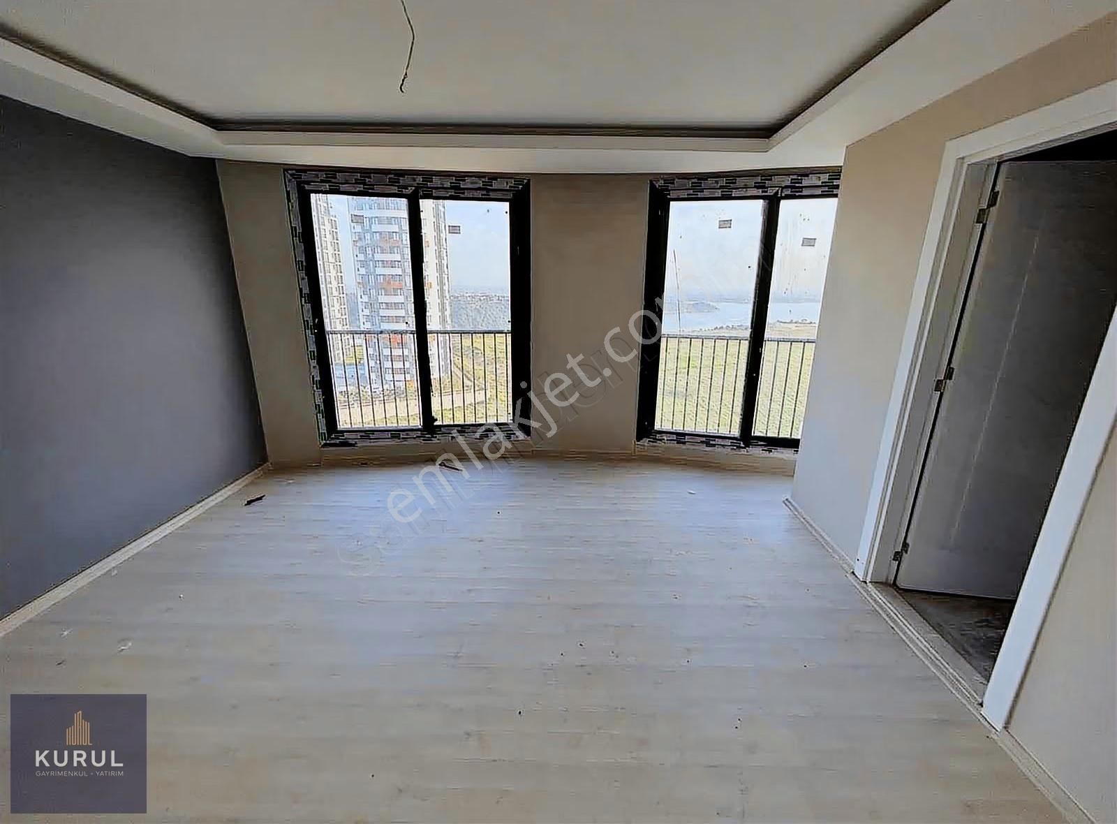 Kurul Gayrimenkulden Göl Manzaralı Satılık 4+2 Çatı Dublexsi