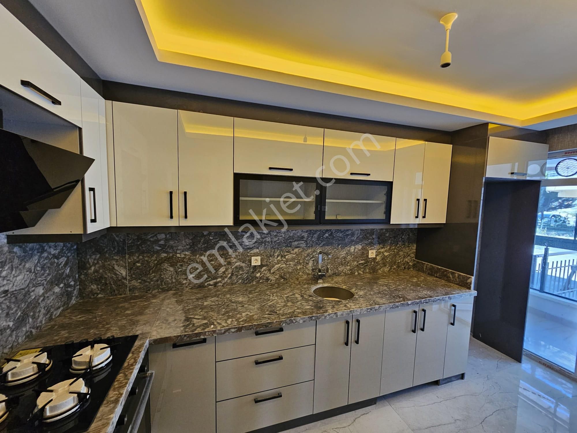 Merkezin İçinde İskanlı İşçilik Harikası Ultra Lüks Y.giriş 3+1 - Görsel 4