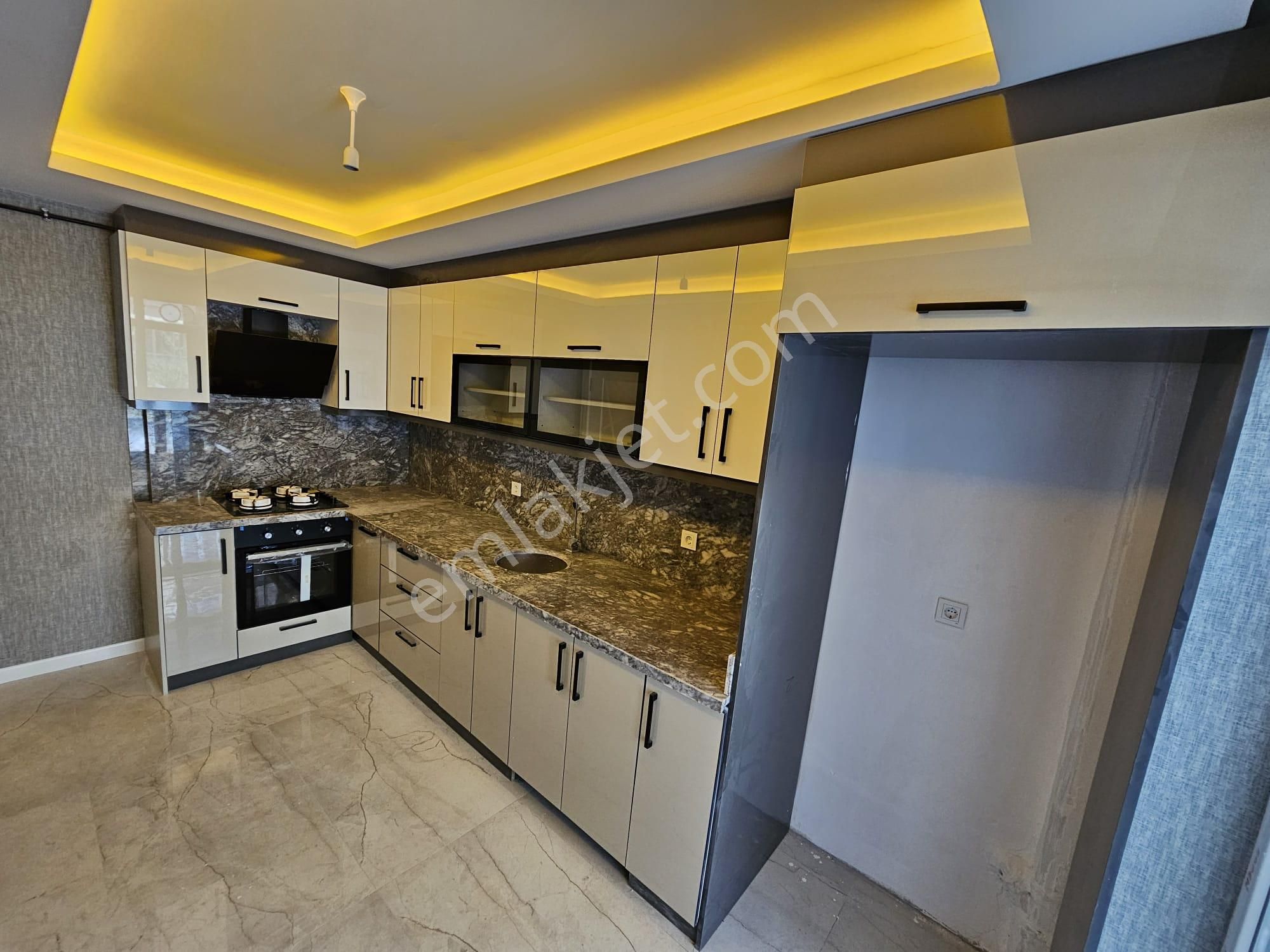 Merkezin İçinde İskanlı İşçilik Harikası Ultra Lüks Y.giriş 3+1