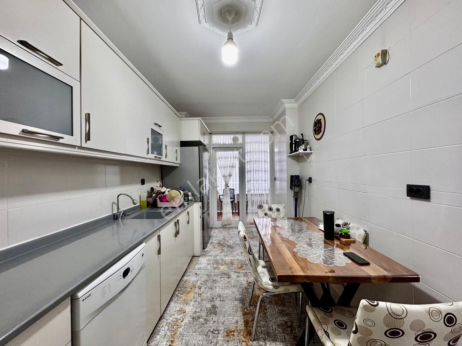 Taşcılar'dan Hicret Cami Yakını 140m2 Güney - E.banyo Kiler 3+1 Daire