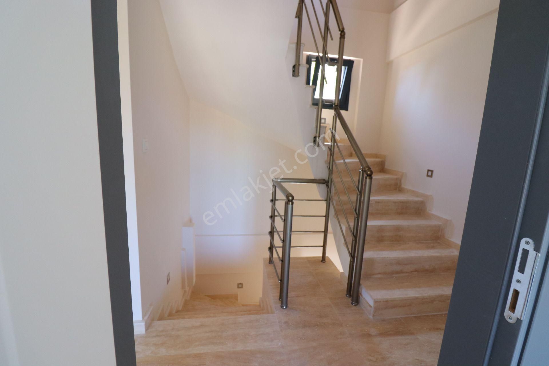 Seferihisar Ürkmezde Denize Tarafında Satılık 3+1 Villa - Görsel 27