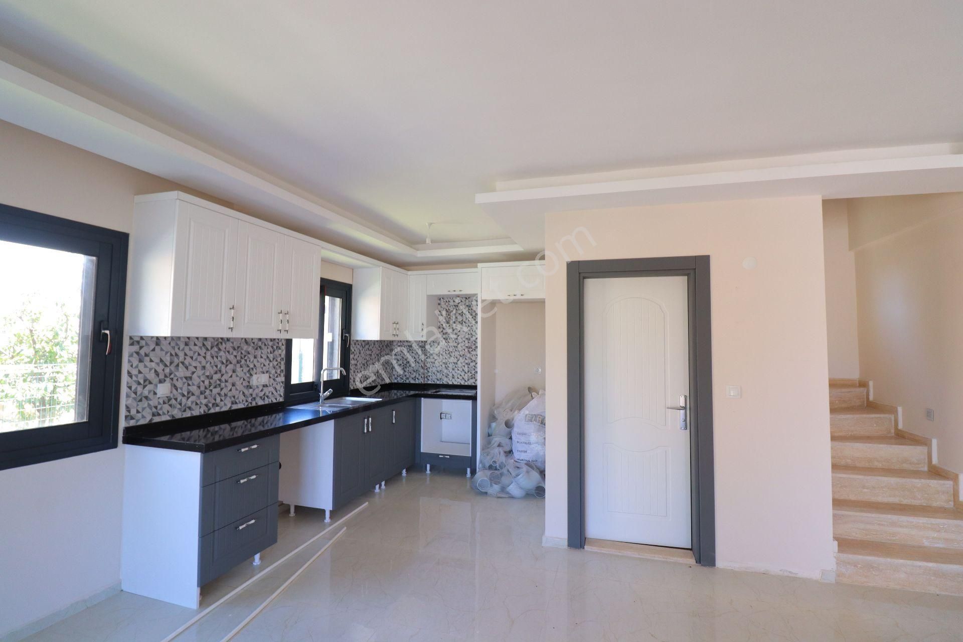 Seferihisar Ürkmezde Denize Tarafında Satılık 3+1 Villa - Görsel 17