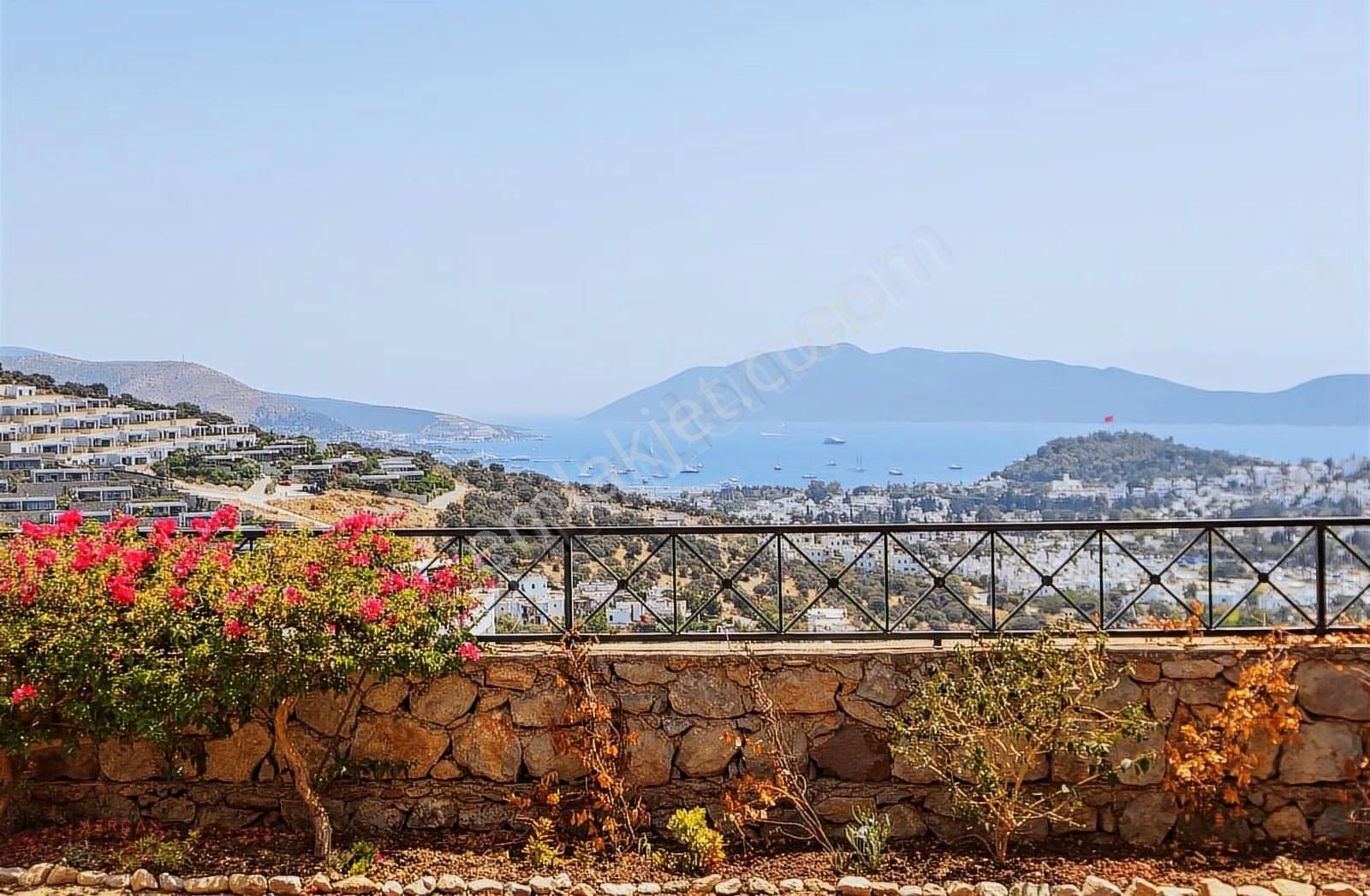 Bodrum Merkez'de Yenilenmiş, Deniz Manzaralı Bahçe Dubleks - Görsel 12
