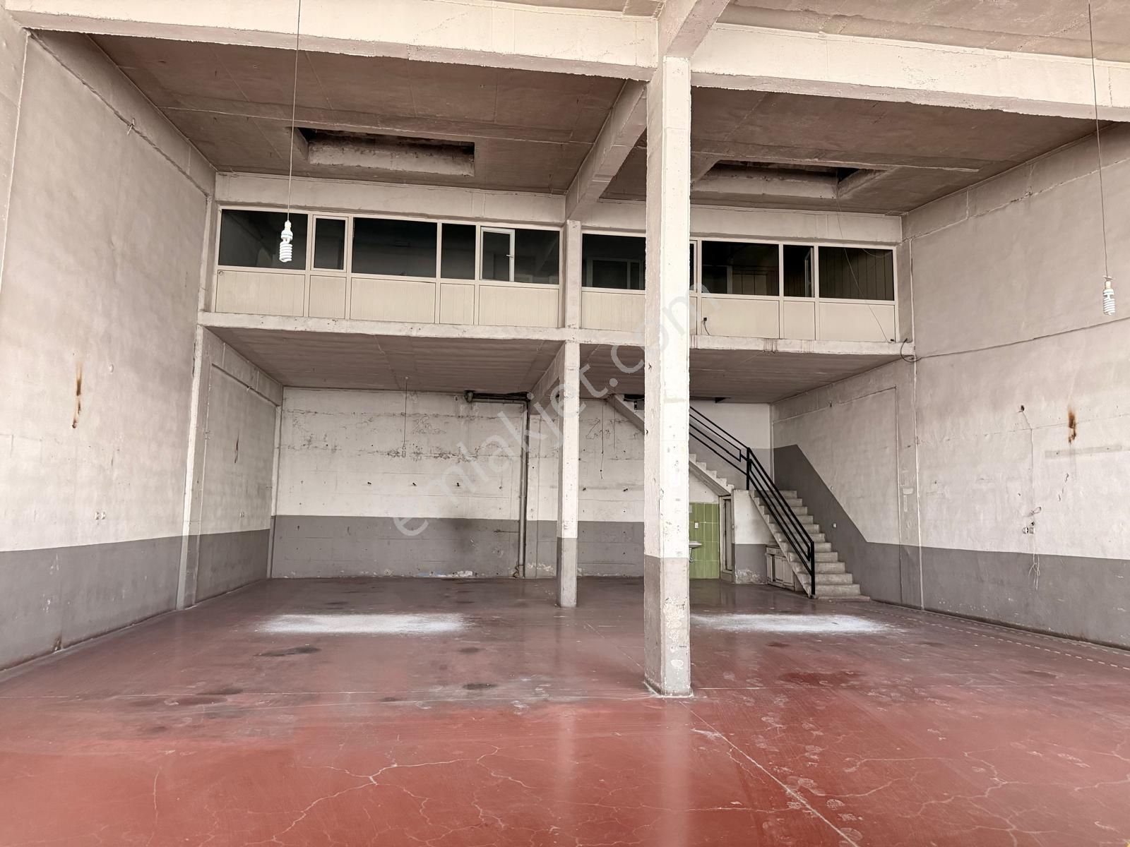 Otosansitte Çift Dükkan Kiralık İş Yeri