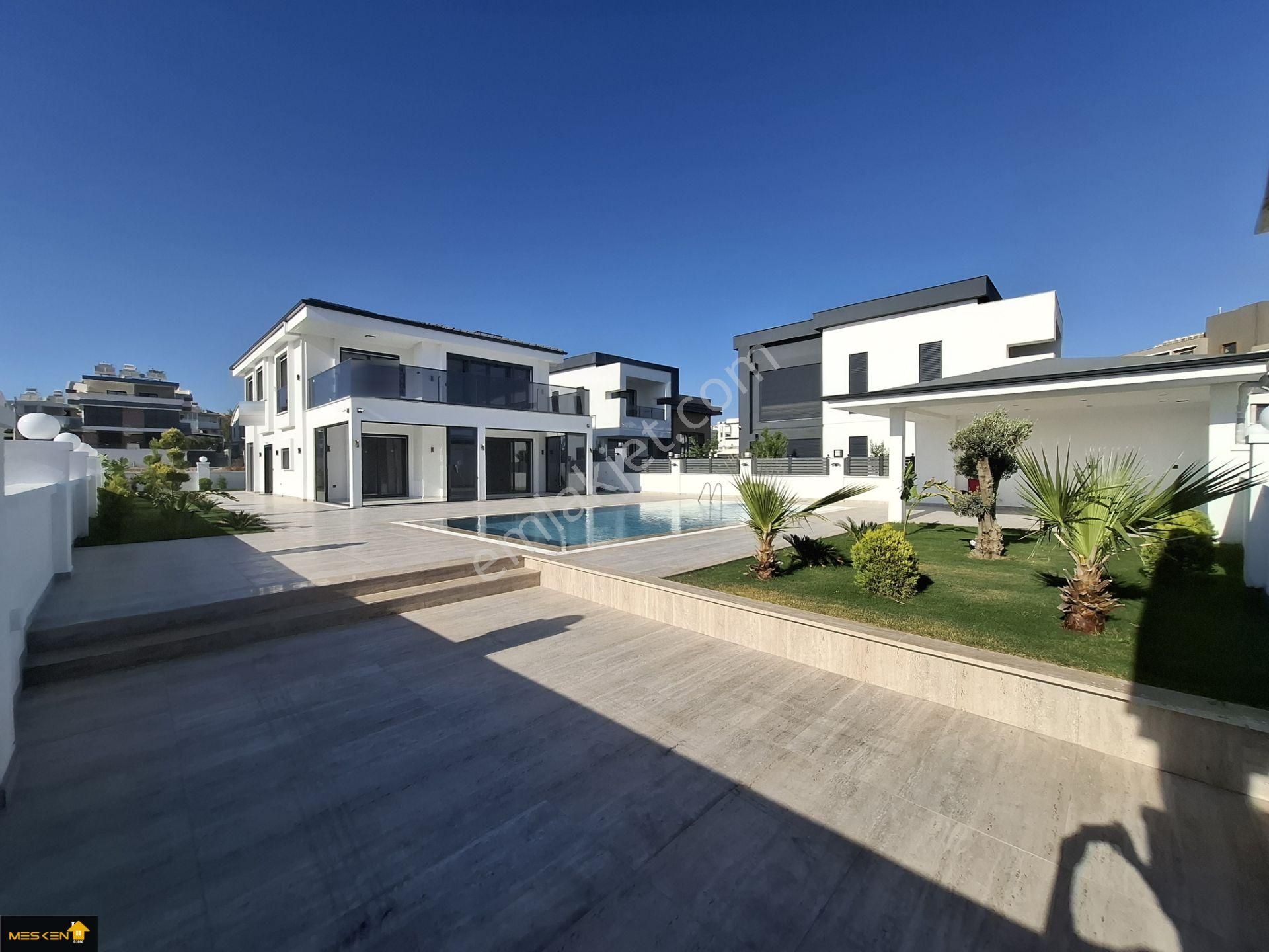 Didim Efeler'de 520 M2 Arsa İçinde,ultra Lüks, Modern Mimari Tam Müstakil Villa