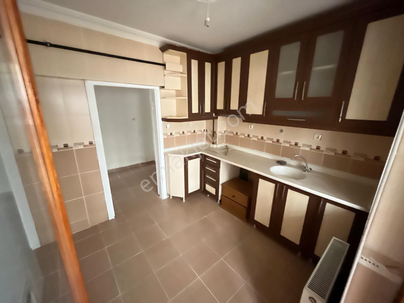 Mülk Emlak Ofisinden C.tesi Pazarı Mevkiin`de 3+1 Kot 1 Yatırıma Uygun Önü Açık Fırsat Daire - Görsel 13