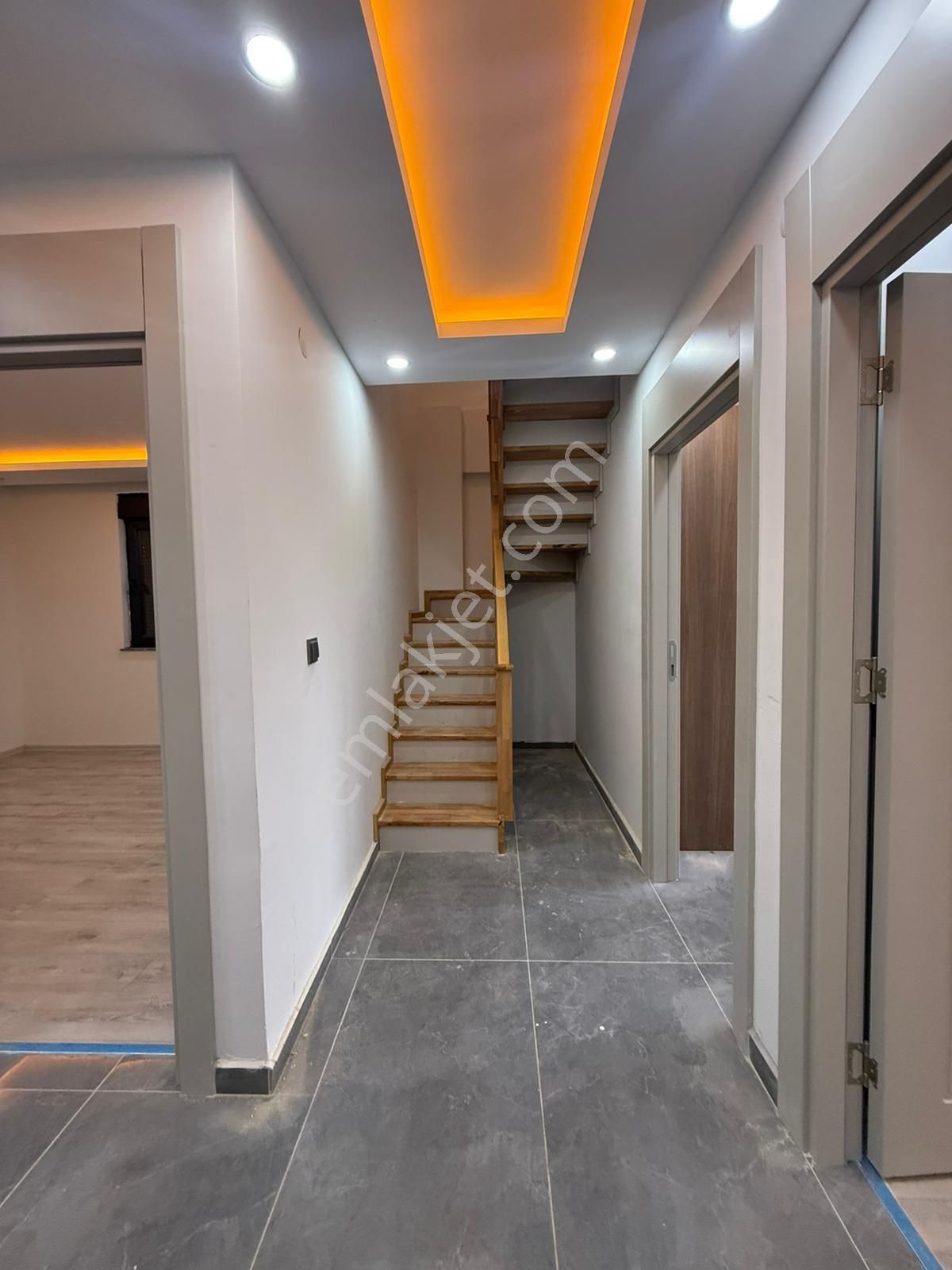 Antalya Demirel Mahallesi Tranvaya Adım Mesafede - Görsel 10