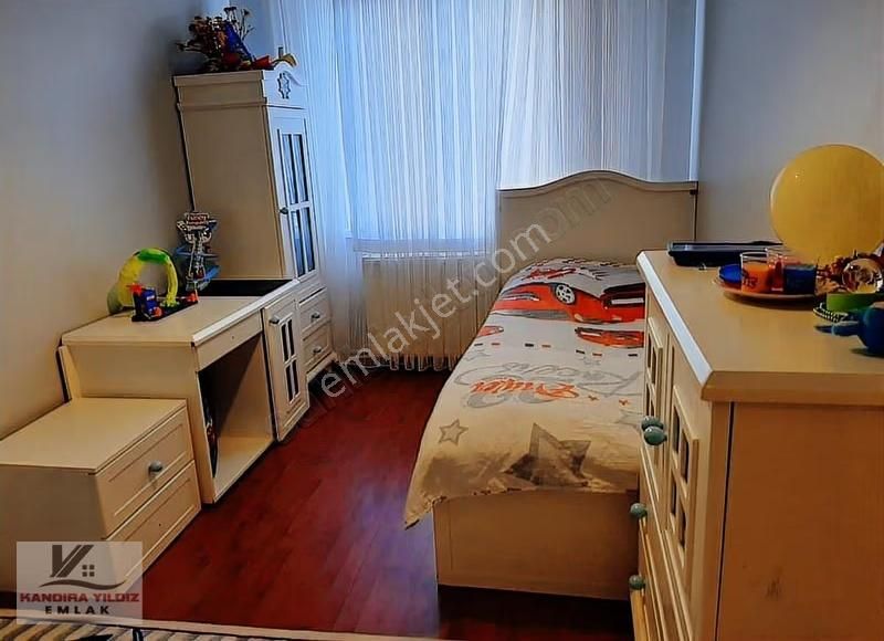 Çekmeköy Beşyıldız Sitesinde 135 M2 Net Kullanımlı 1.kat Daire - Görsel 26