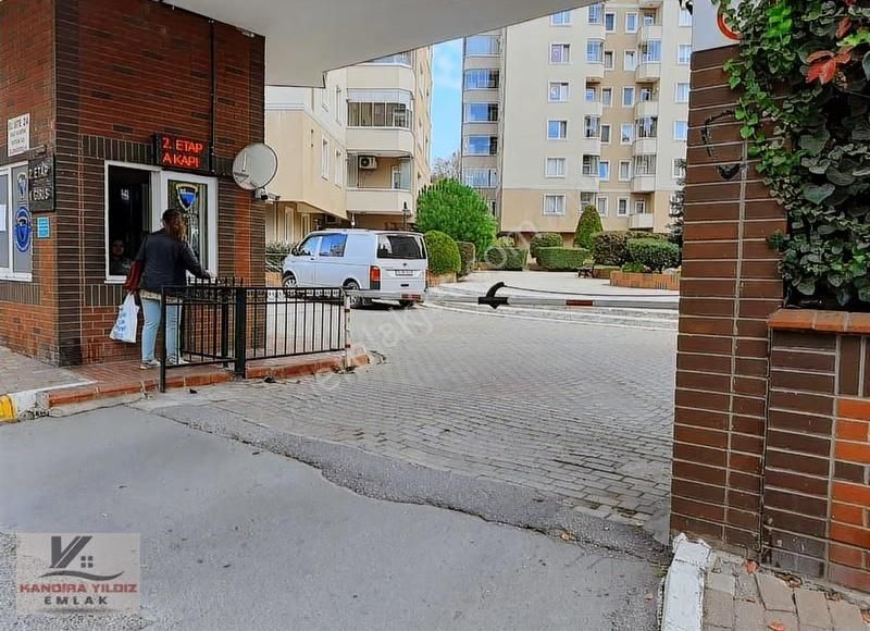 Çekmeköy Beşyıldız Sitesinde 135 M2 Net Kullanımlı 1.kat Daire - Görsel 19