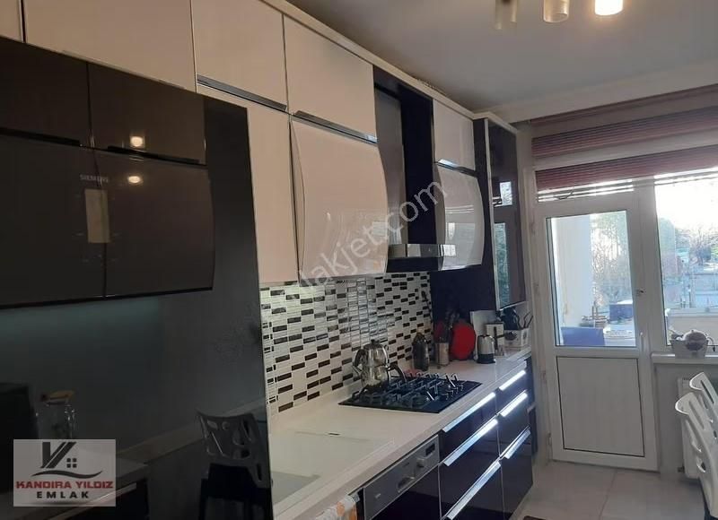 Çekmeköy Beşyıldız Sitesinde 135 M2 Net Kullanımlı 1.kat Daire - Görsel 21