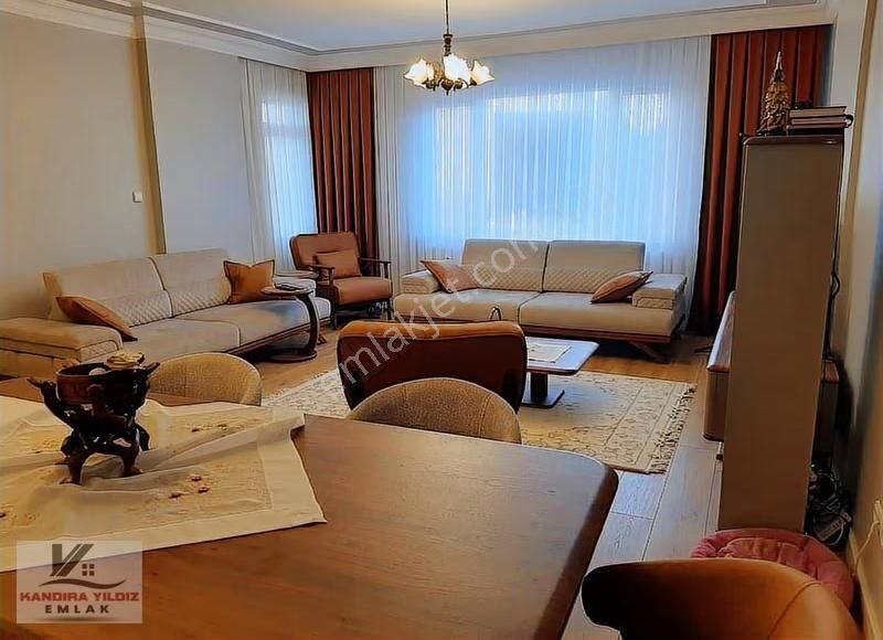 Çekmeköy Beşyıldız Sitesinde 135 M2 Net Kullanımlı 1.kat Daire