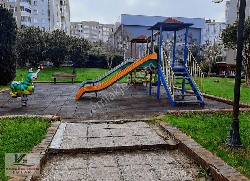 Çekmeköy Beşyıldız Sitesinde 135 M2 Net Kullanımlı 1.kat Daire - Görsel 16